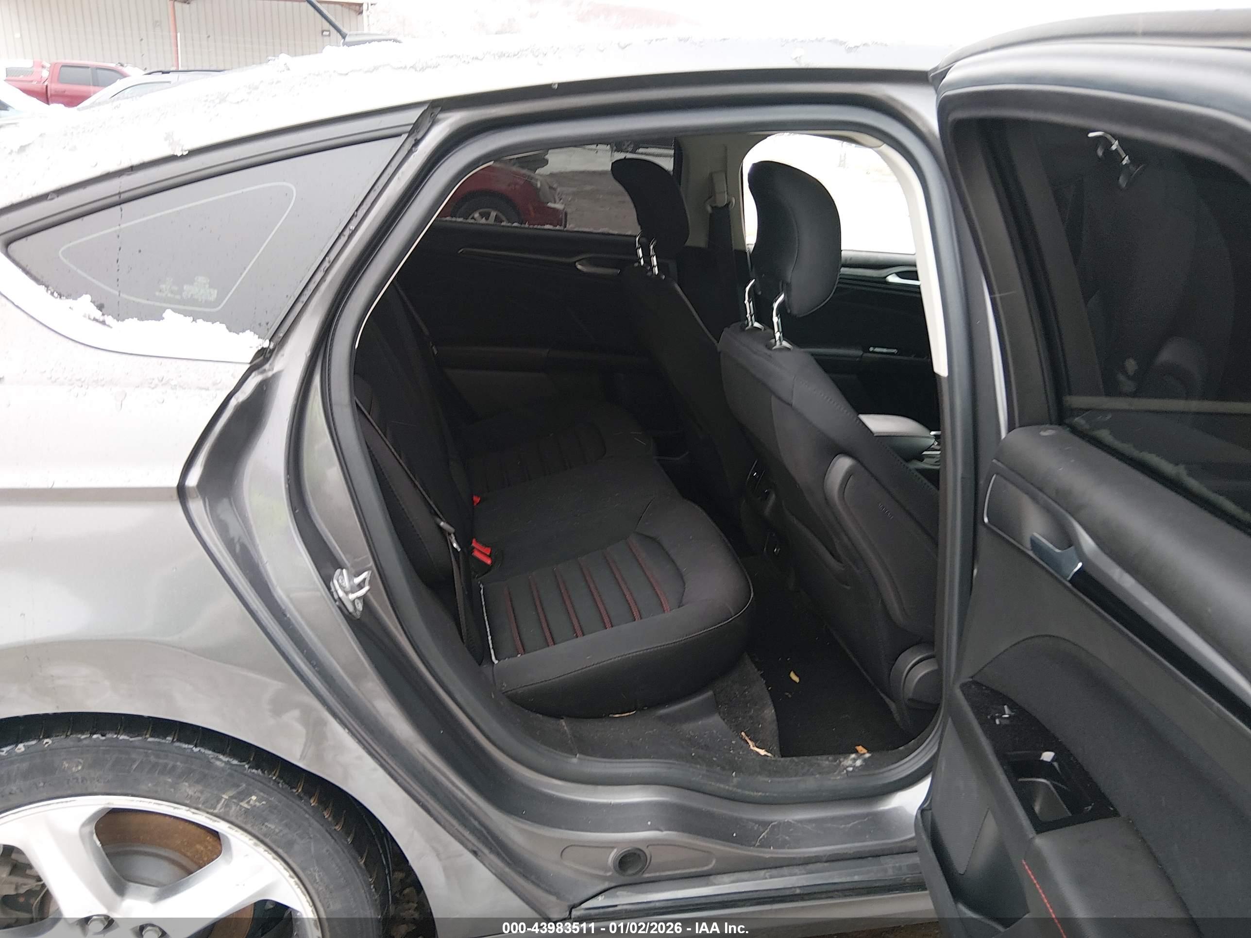 FORD FUSION image 8