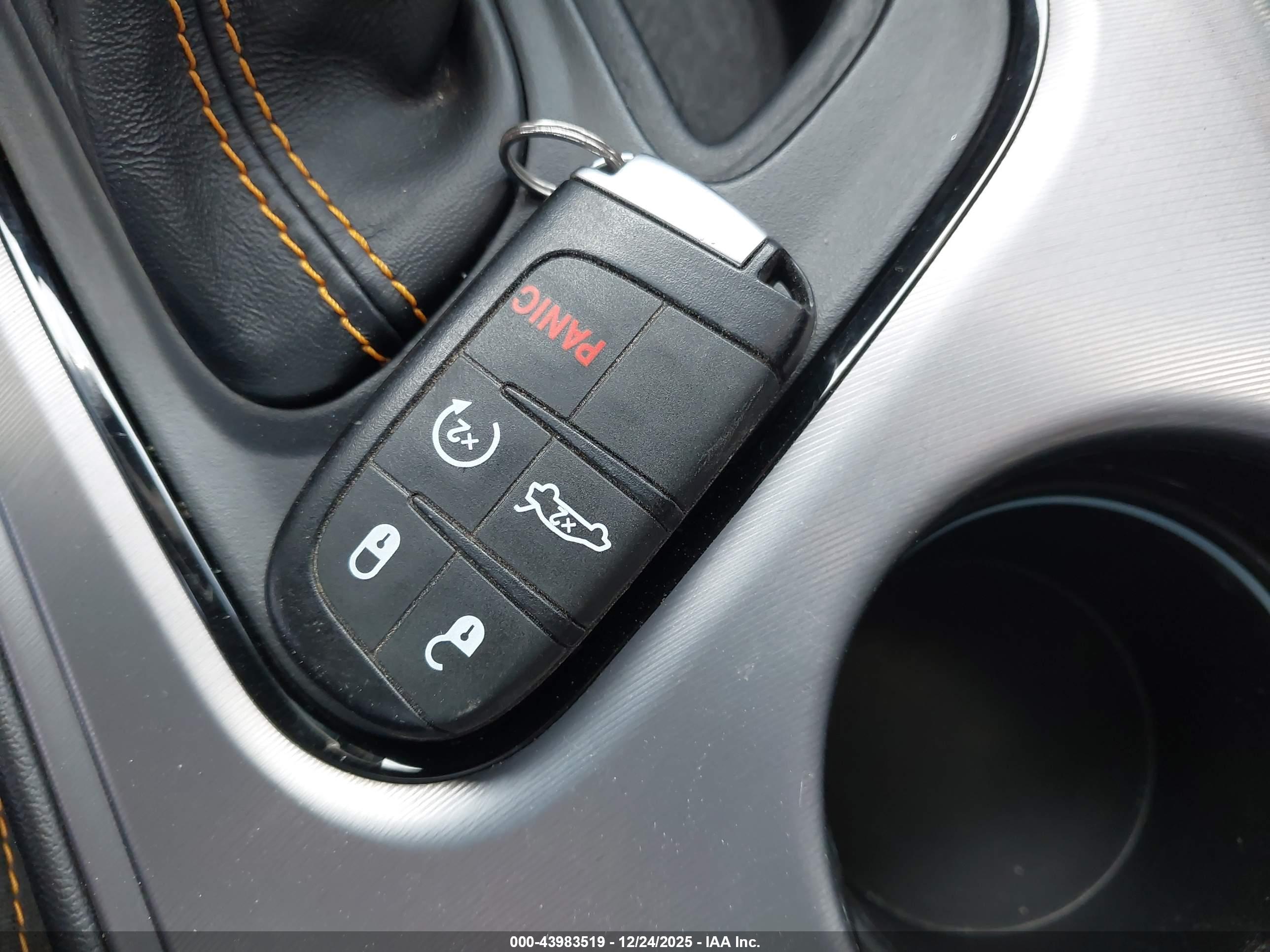 DODGE CHALLENGER image 11