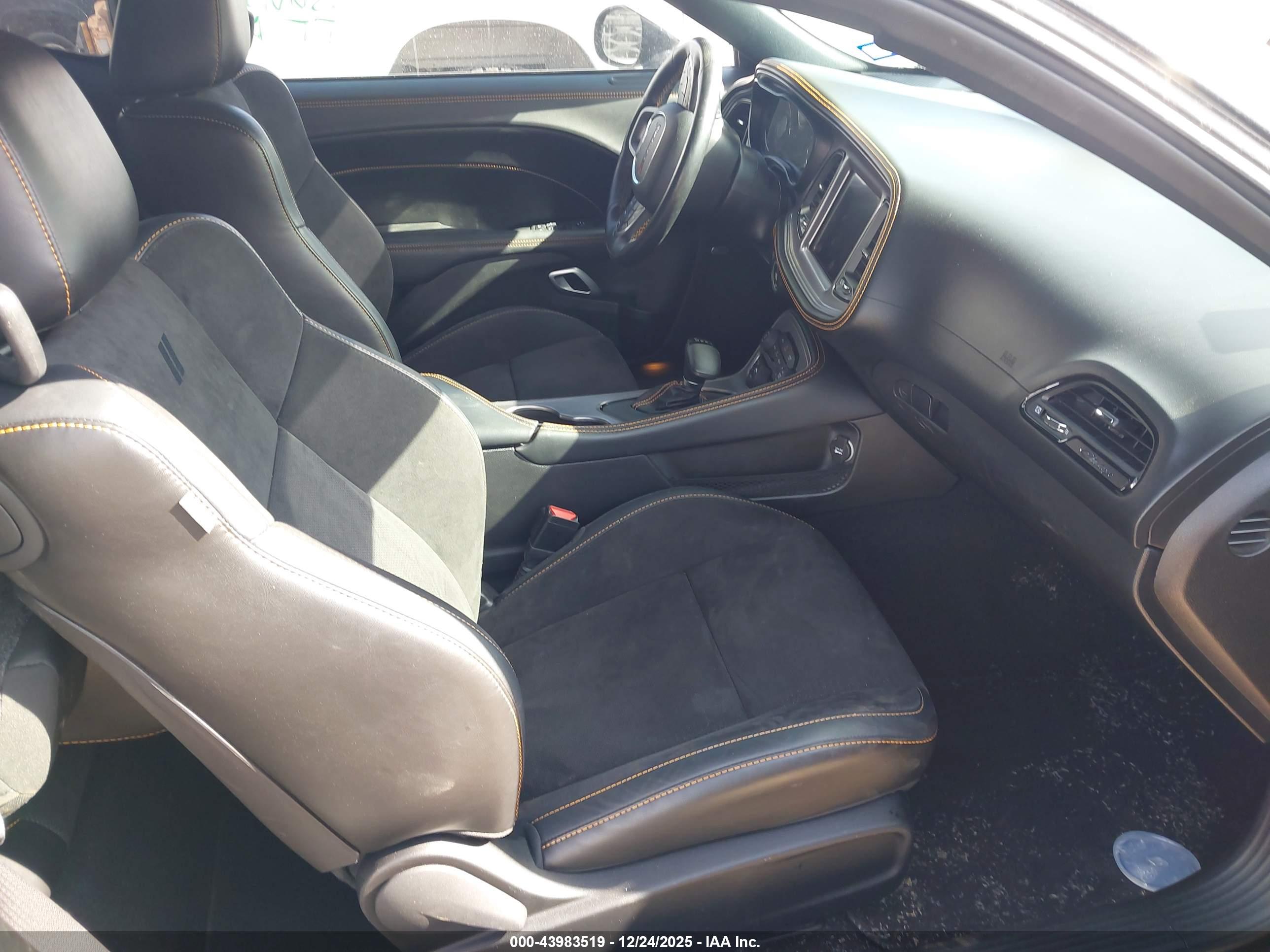 DODGE CHALLENGER image 5