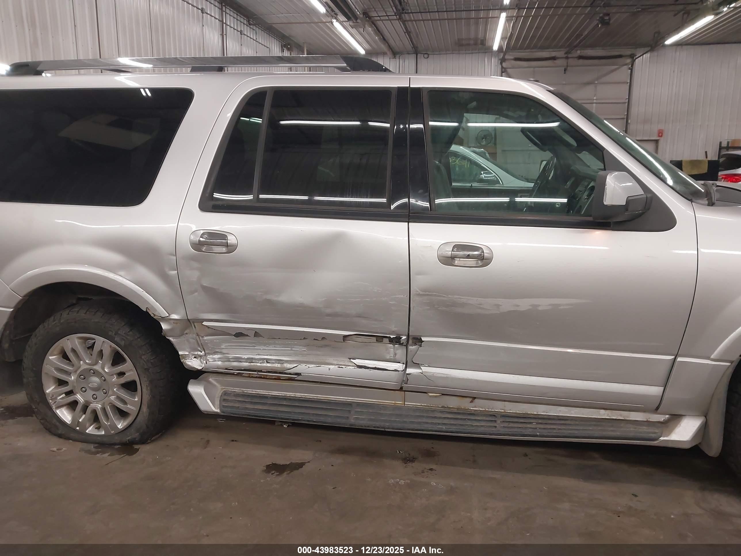 FORD EXPEDITION image 6
