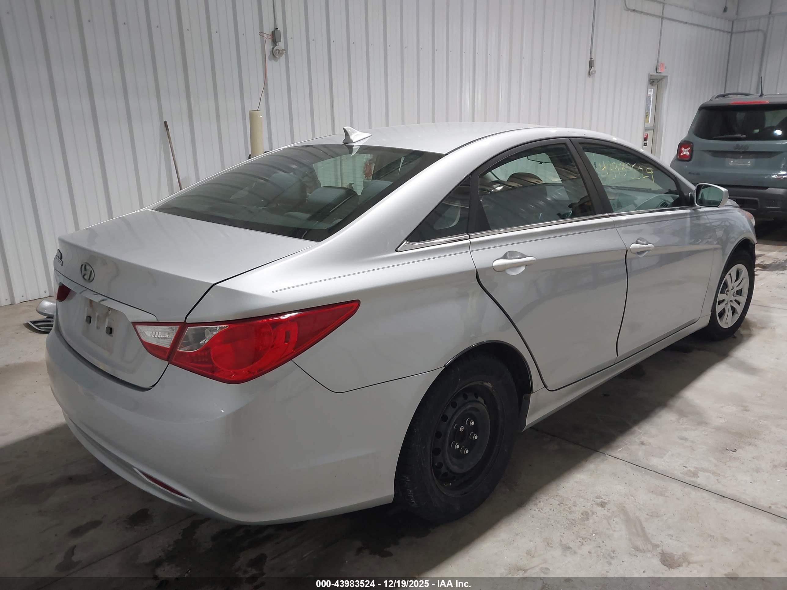 HYUNDAI SONATA image 4