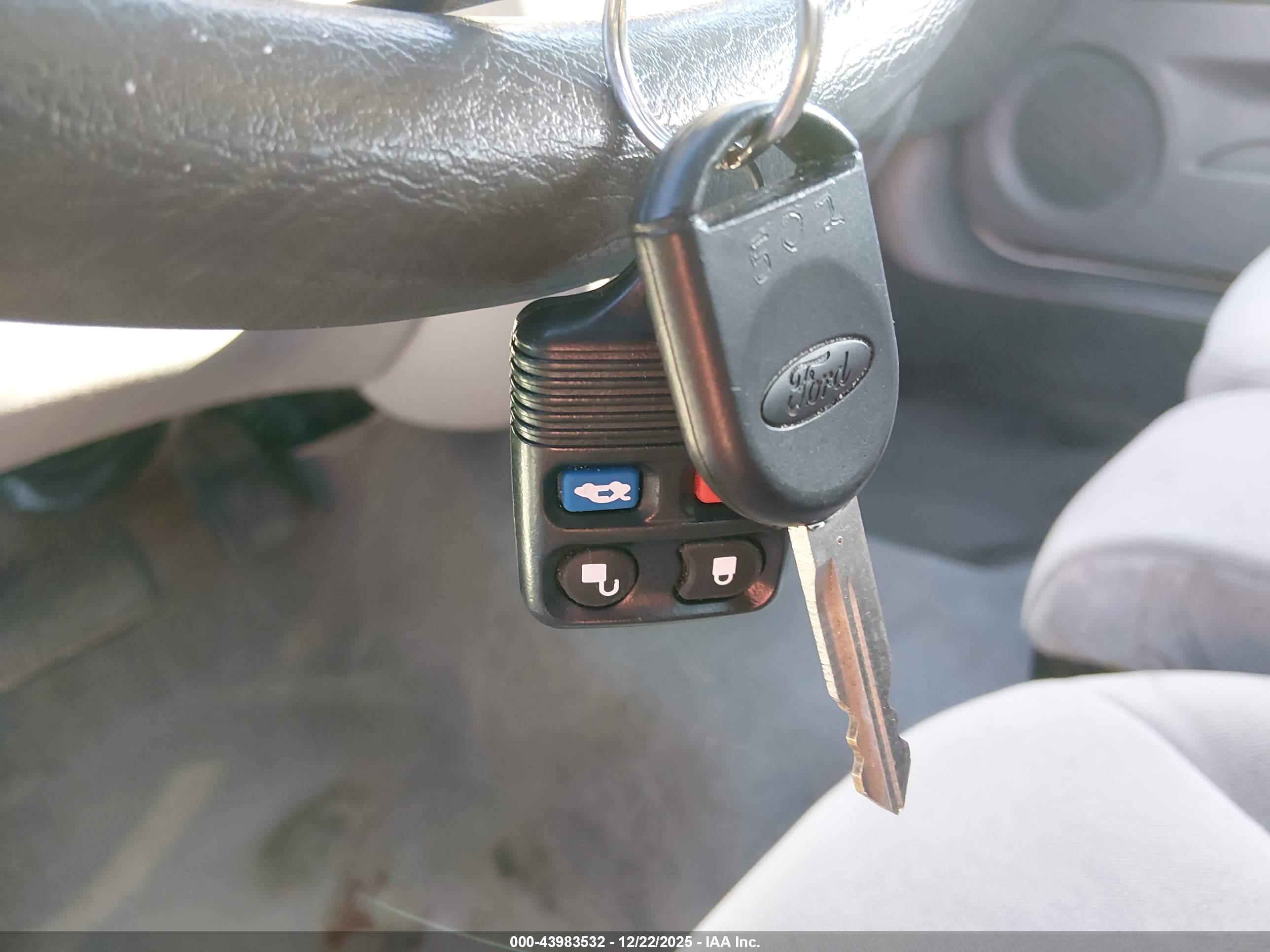 FORD TAURUS image 11