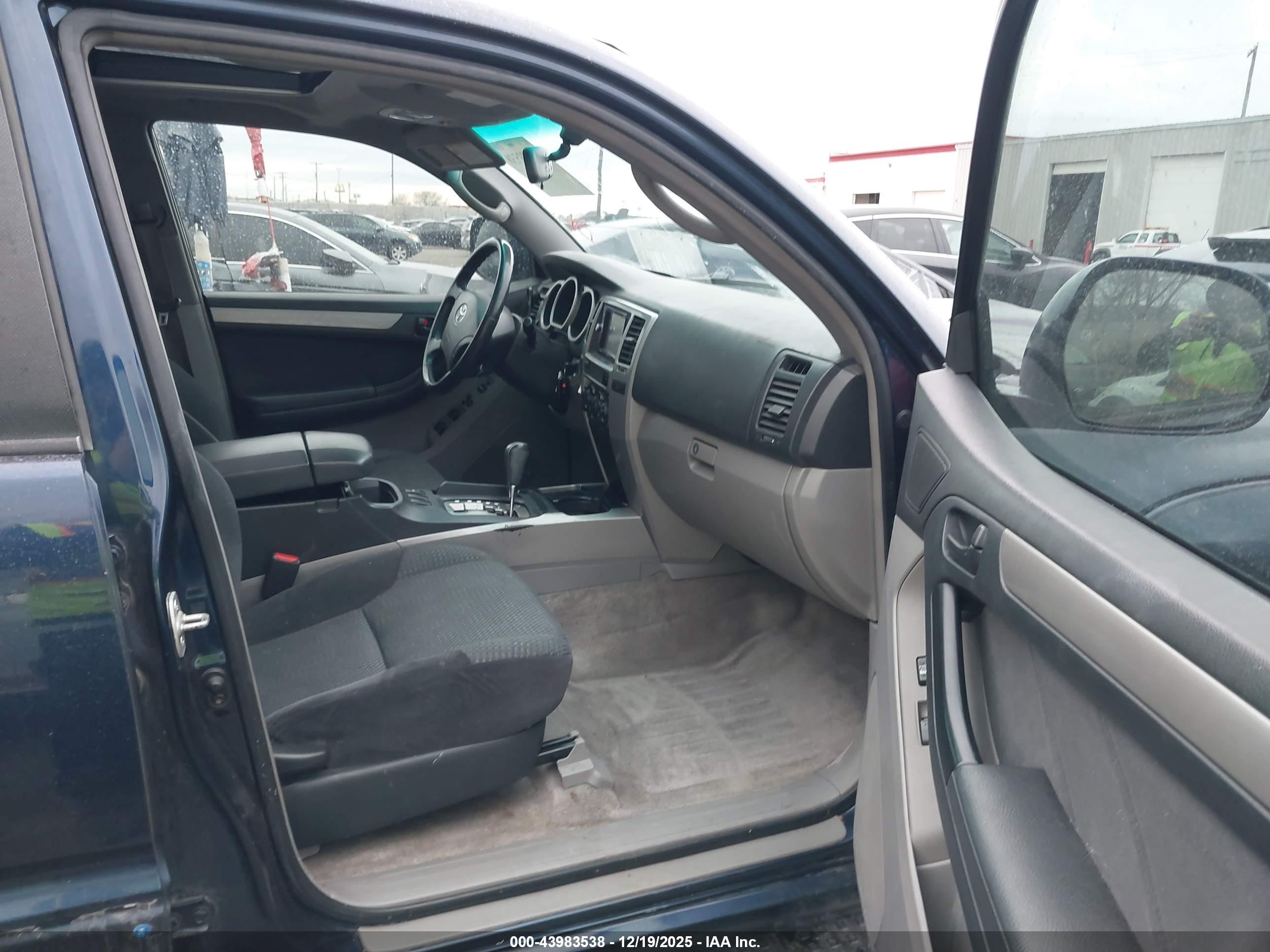 TOYOTA 4RUNNER image 5