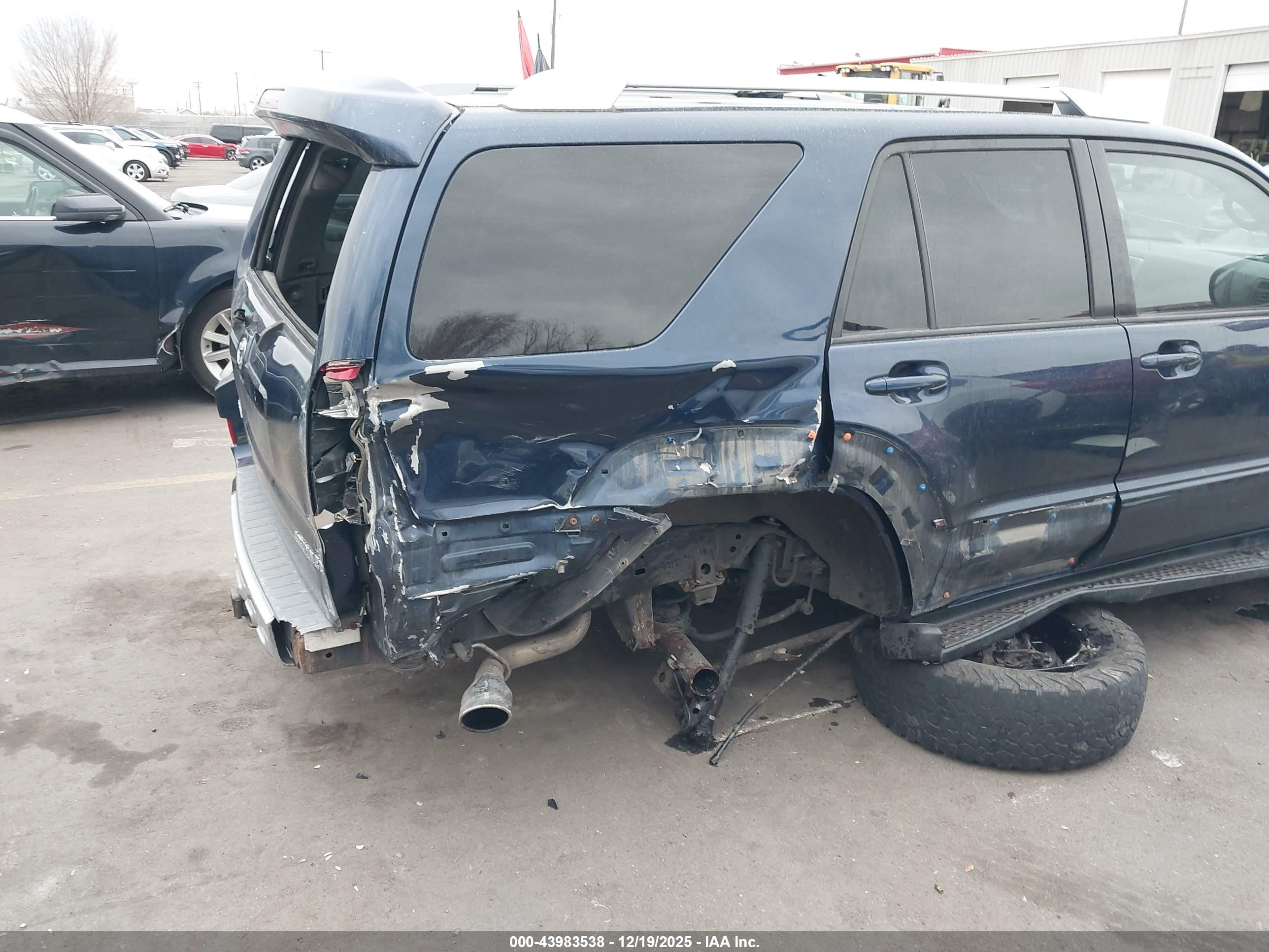 TOYOTA 4RUNNER image 6