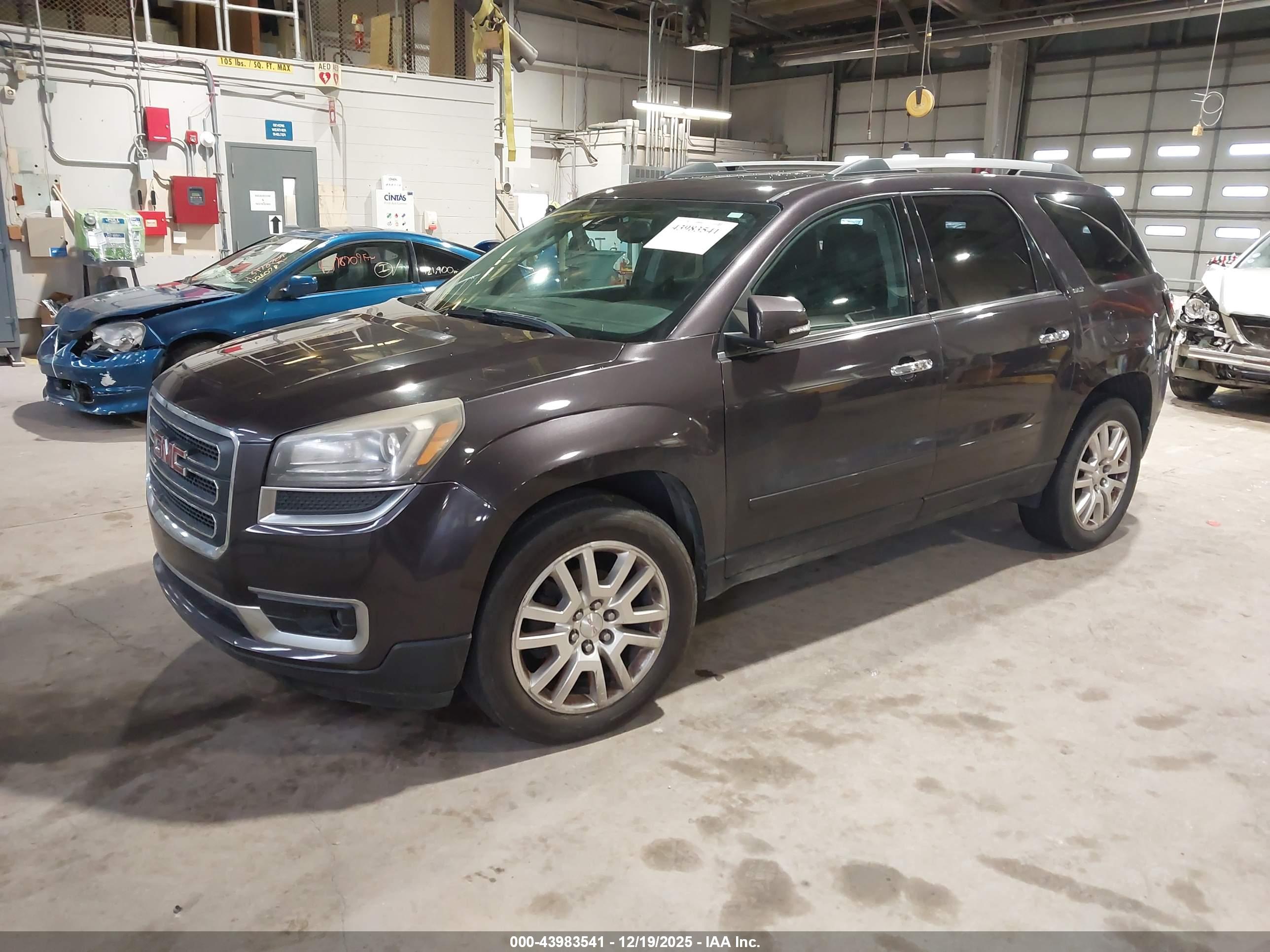 GMC ACADIA image 2