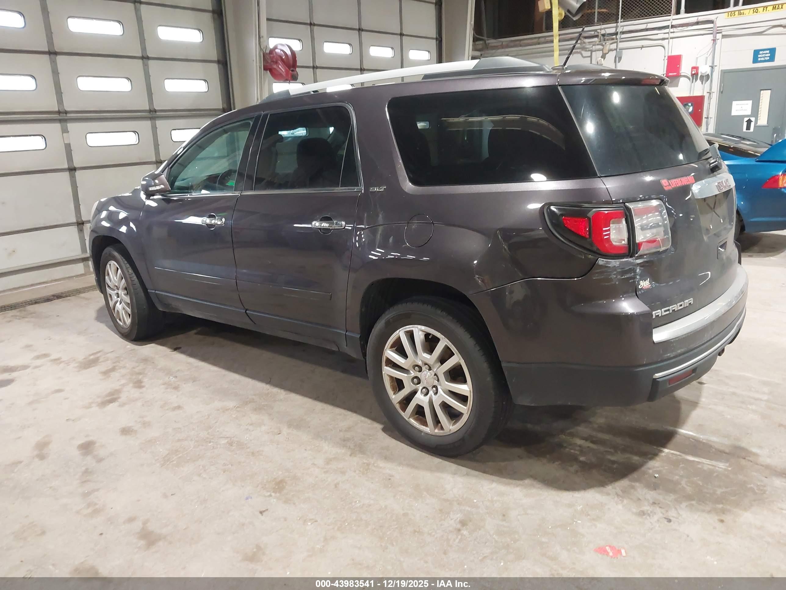GMC ACADIA image 3