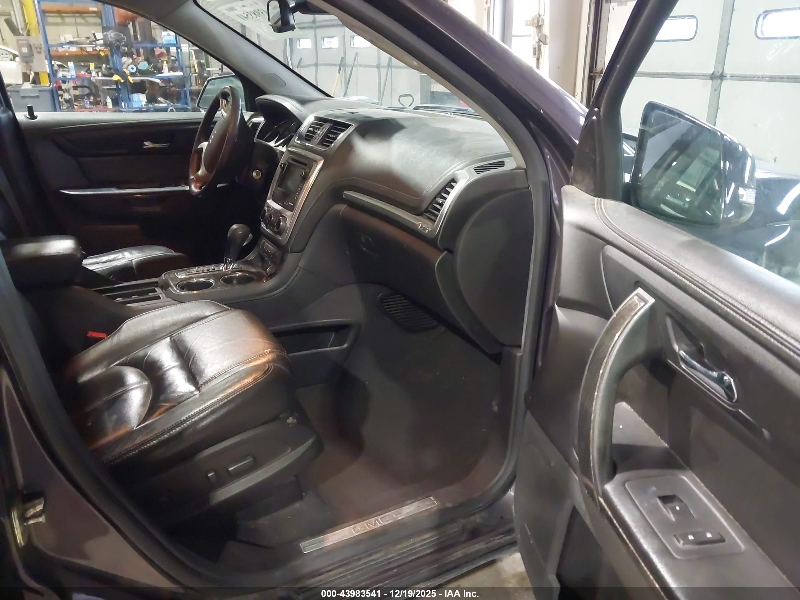 GMC ACADIA image 5