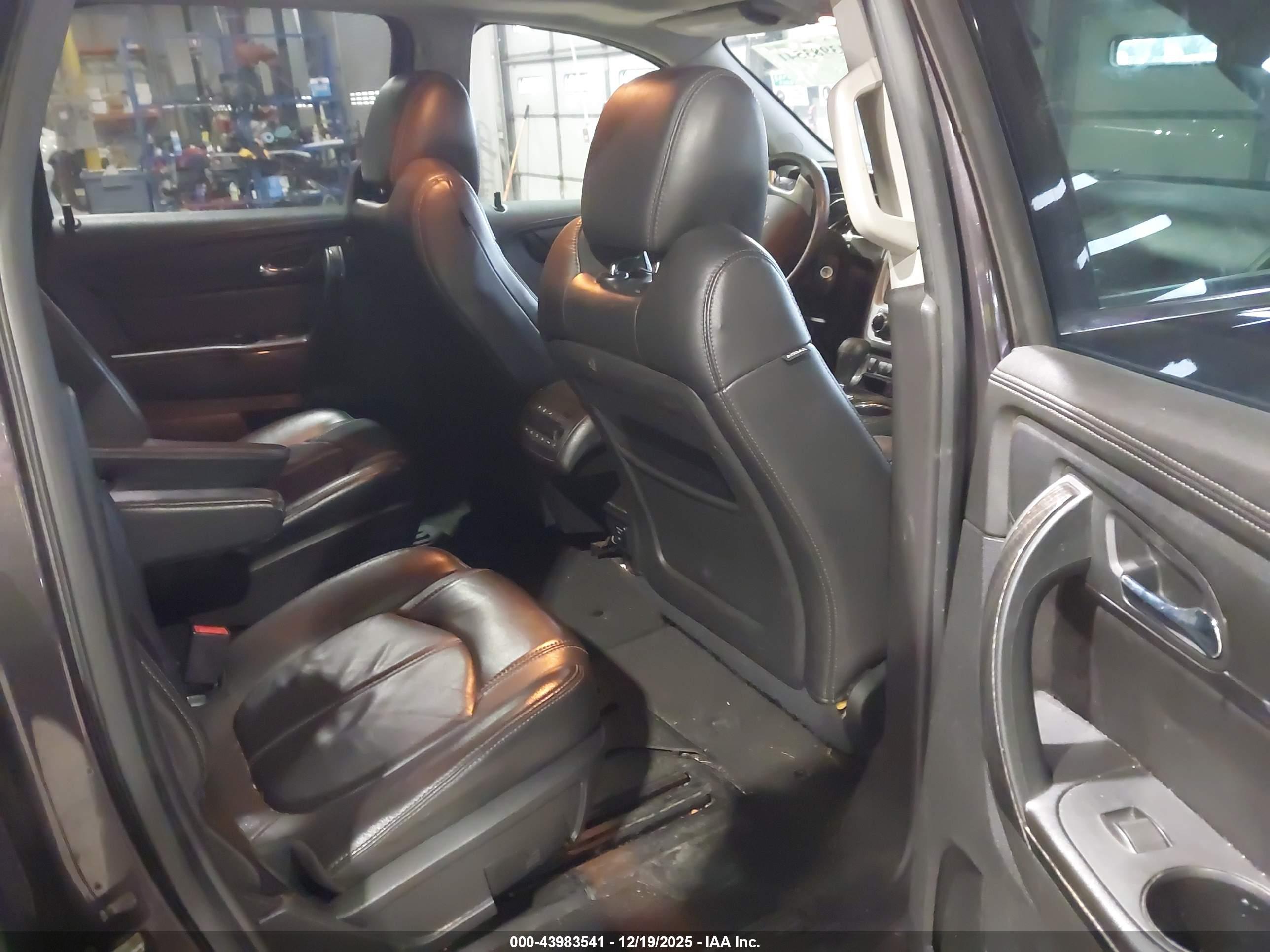 GMC ACADIA image 8