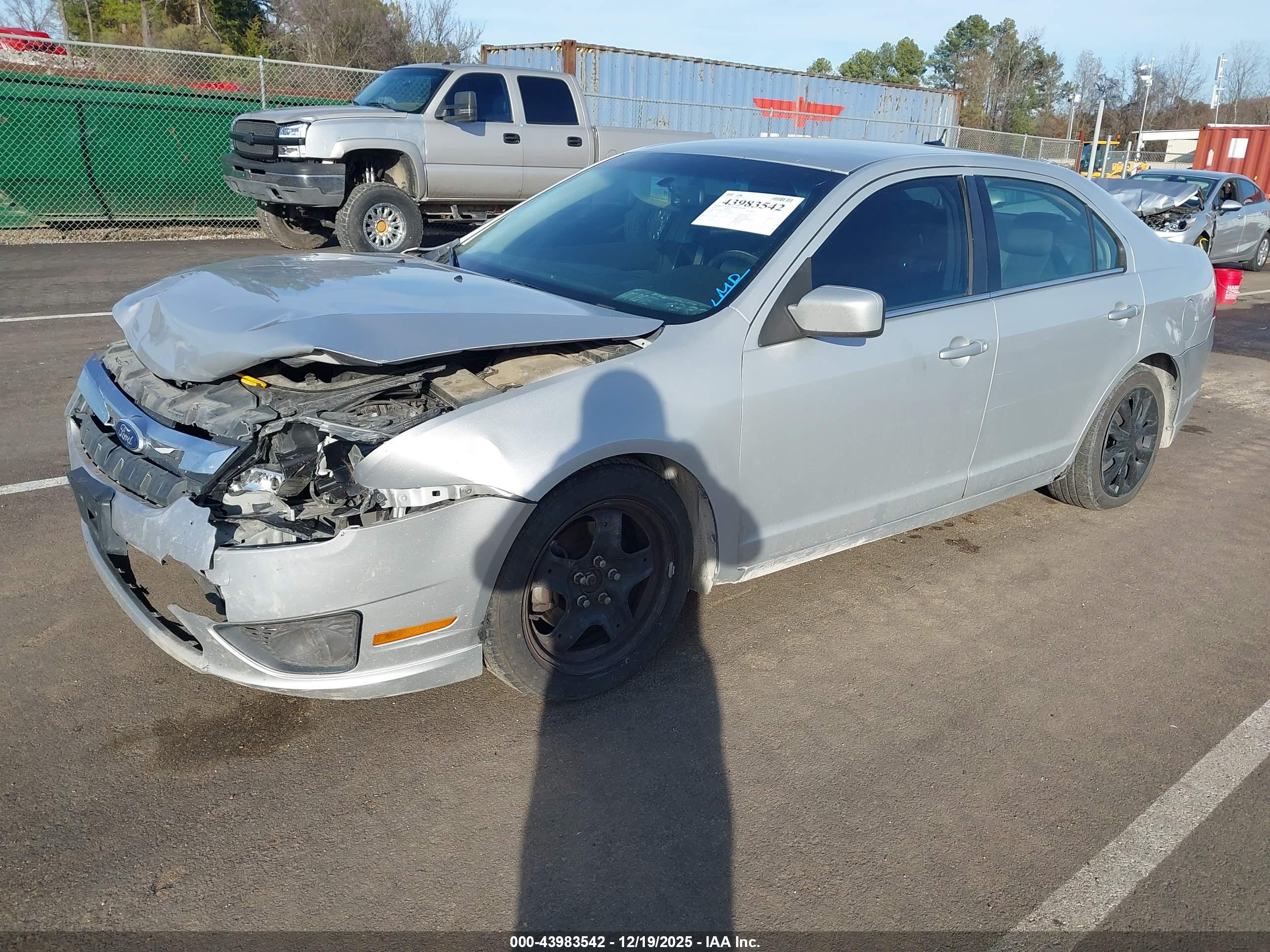 FORD FUSION image 2