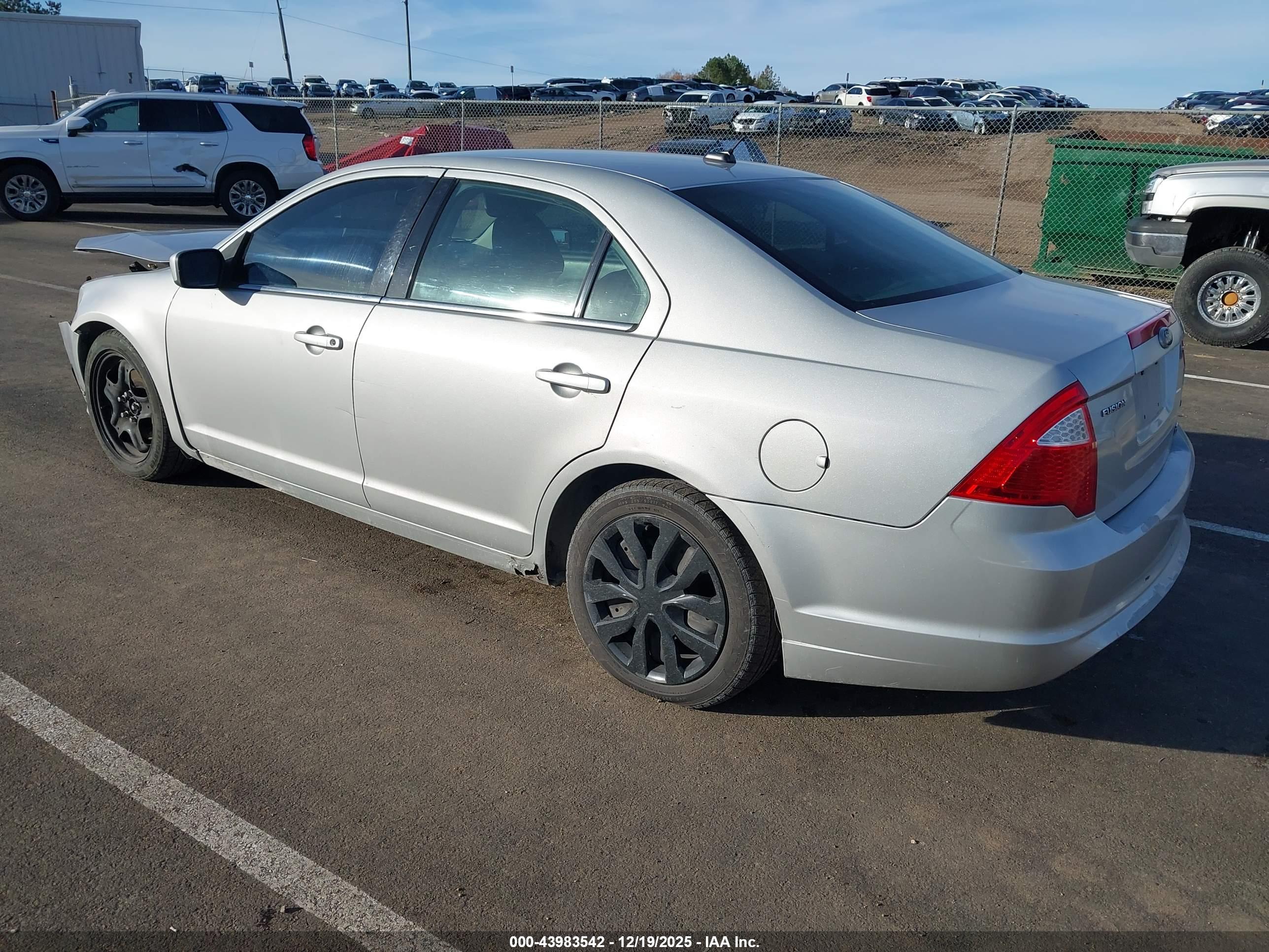 FORD FUSION image 3