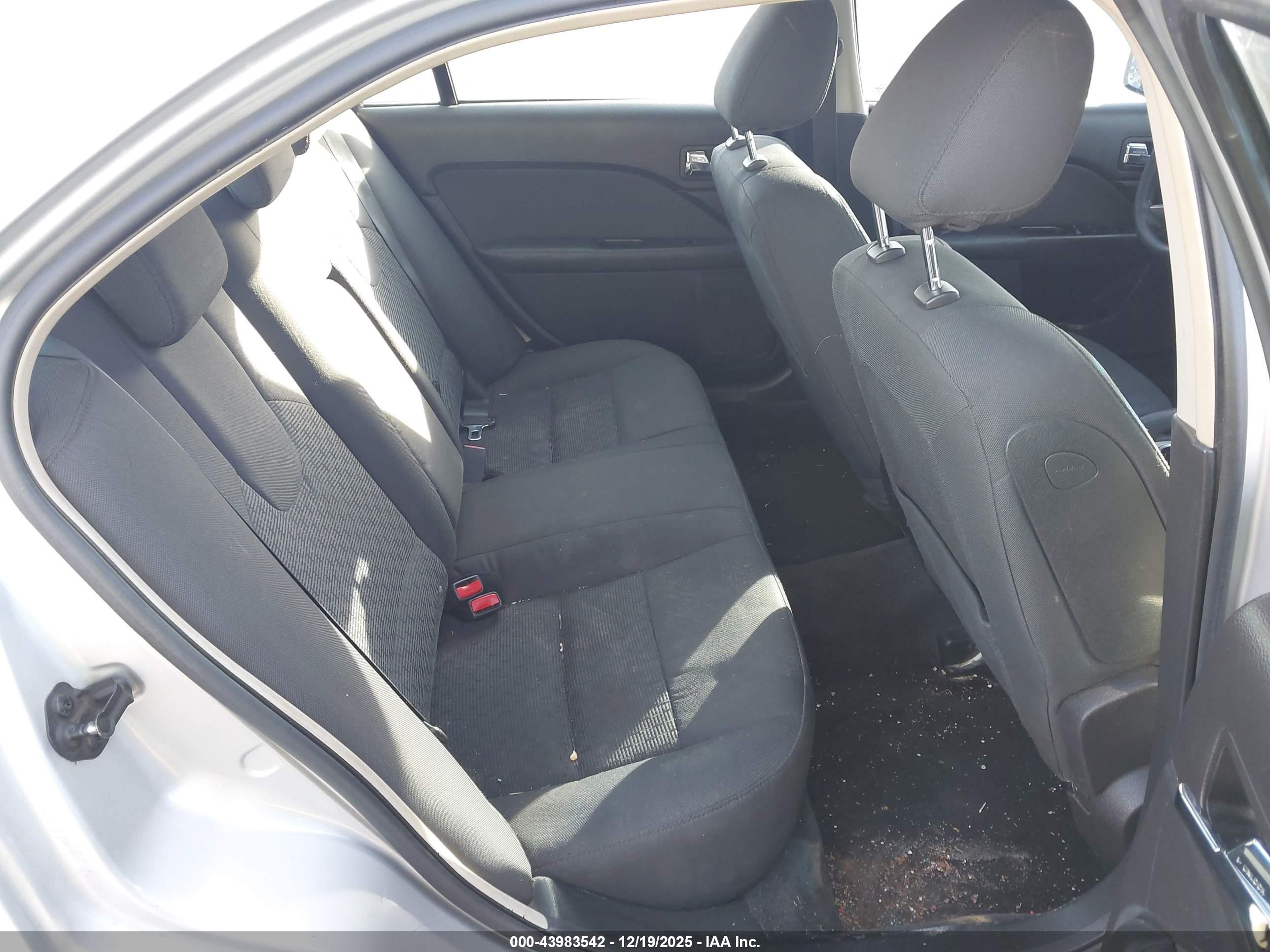 FORD FUSION image 8