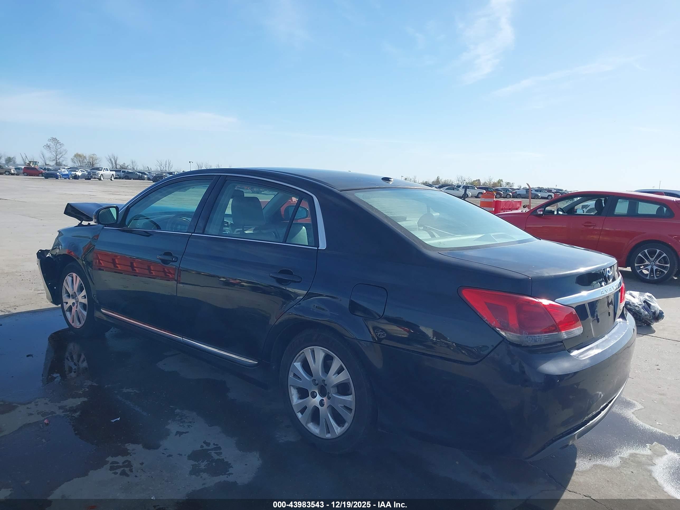 TOYOTA AVALON image 3