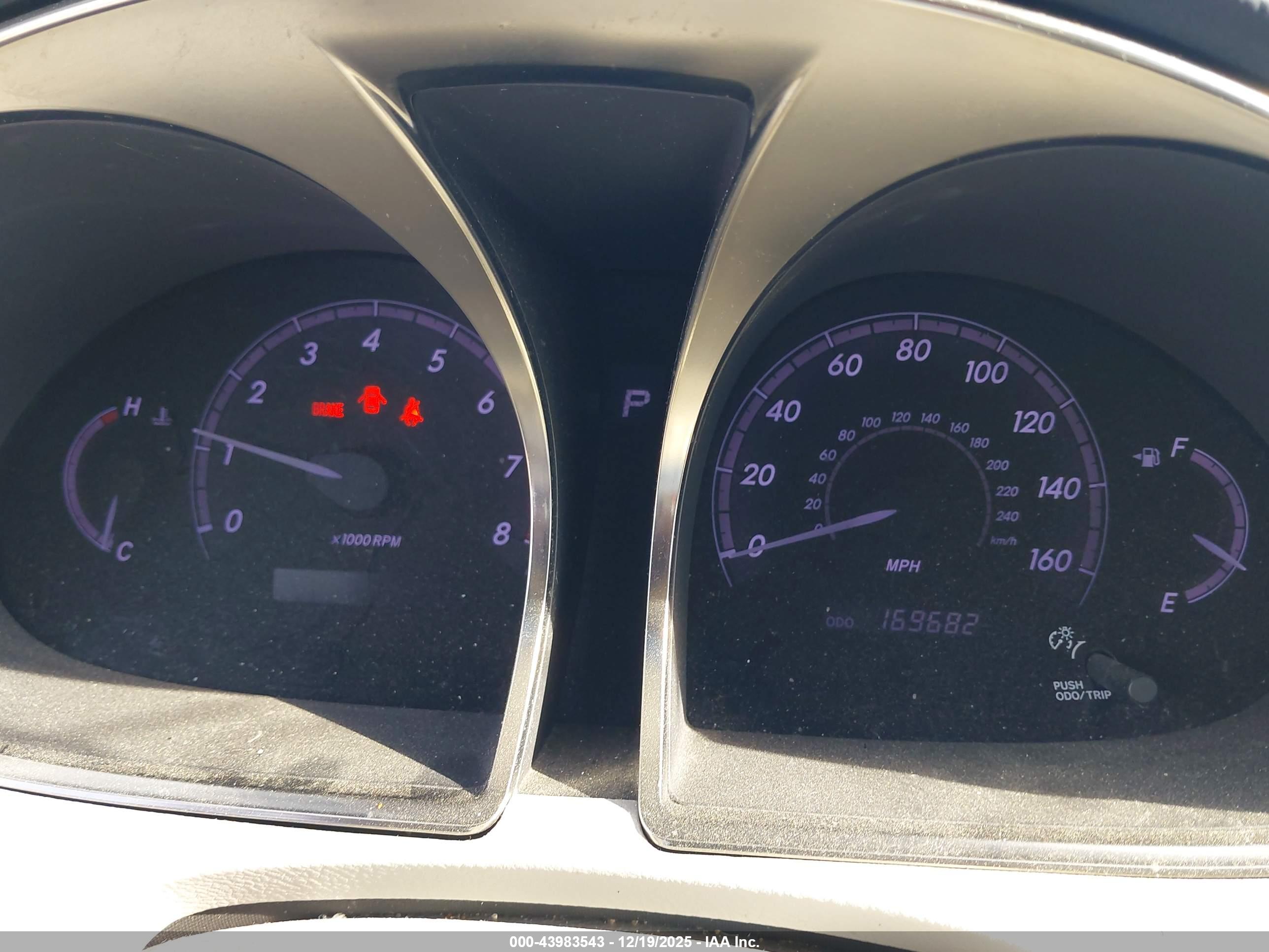TOYOTA AVALON image 7