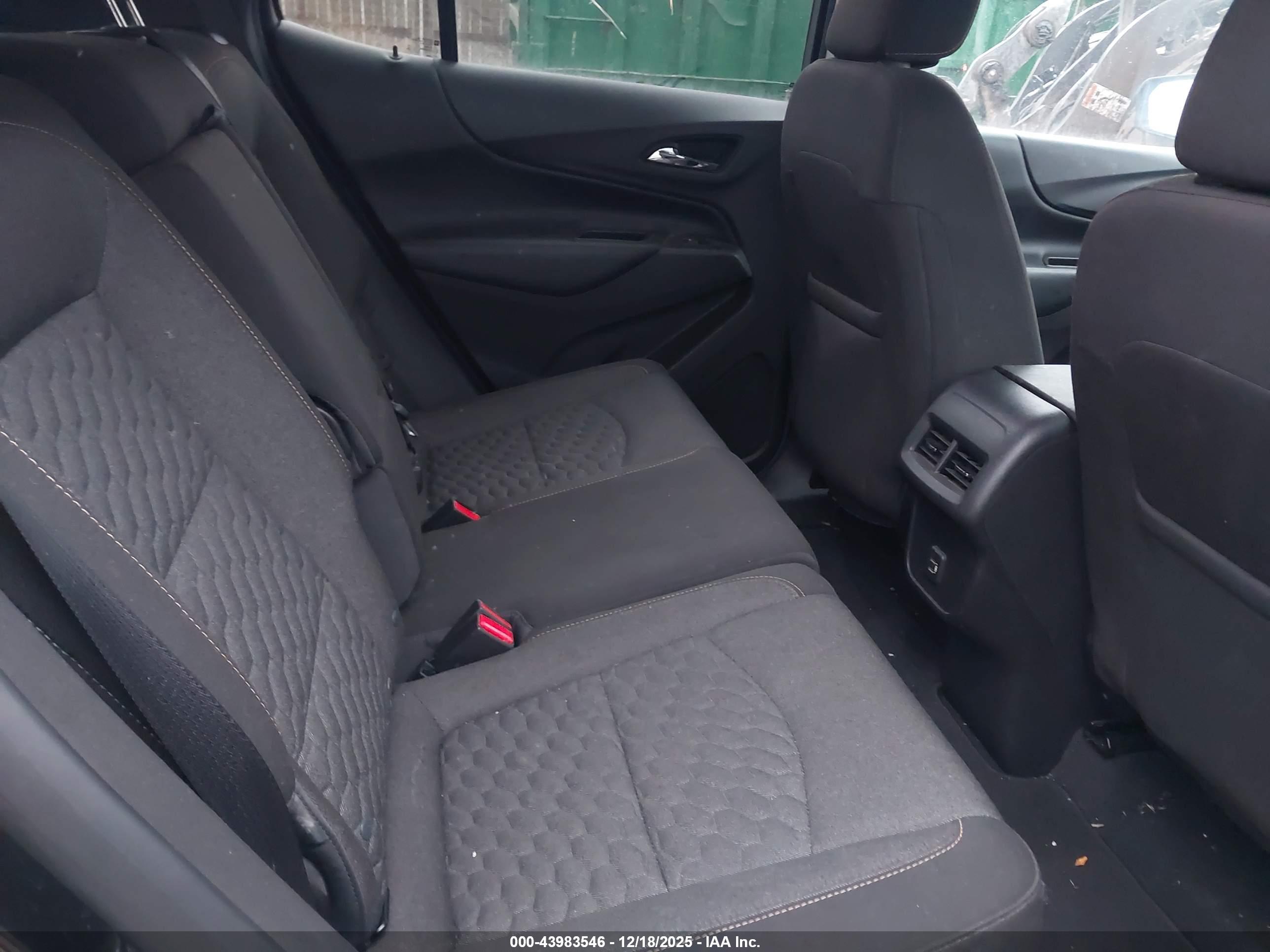 CHEVROLET EQUINOX image 8