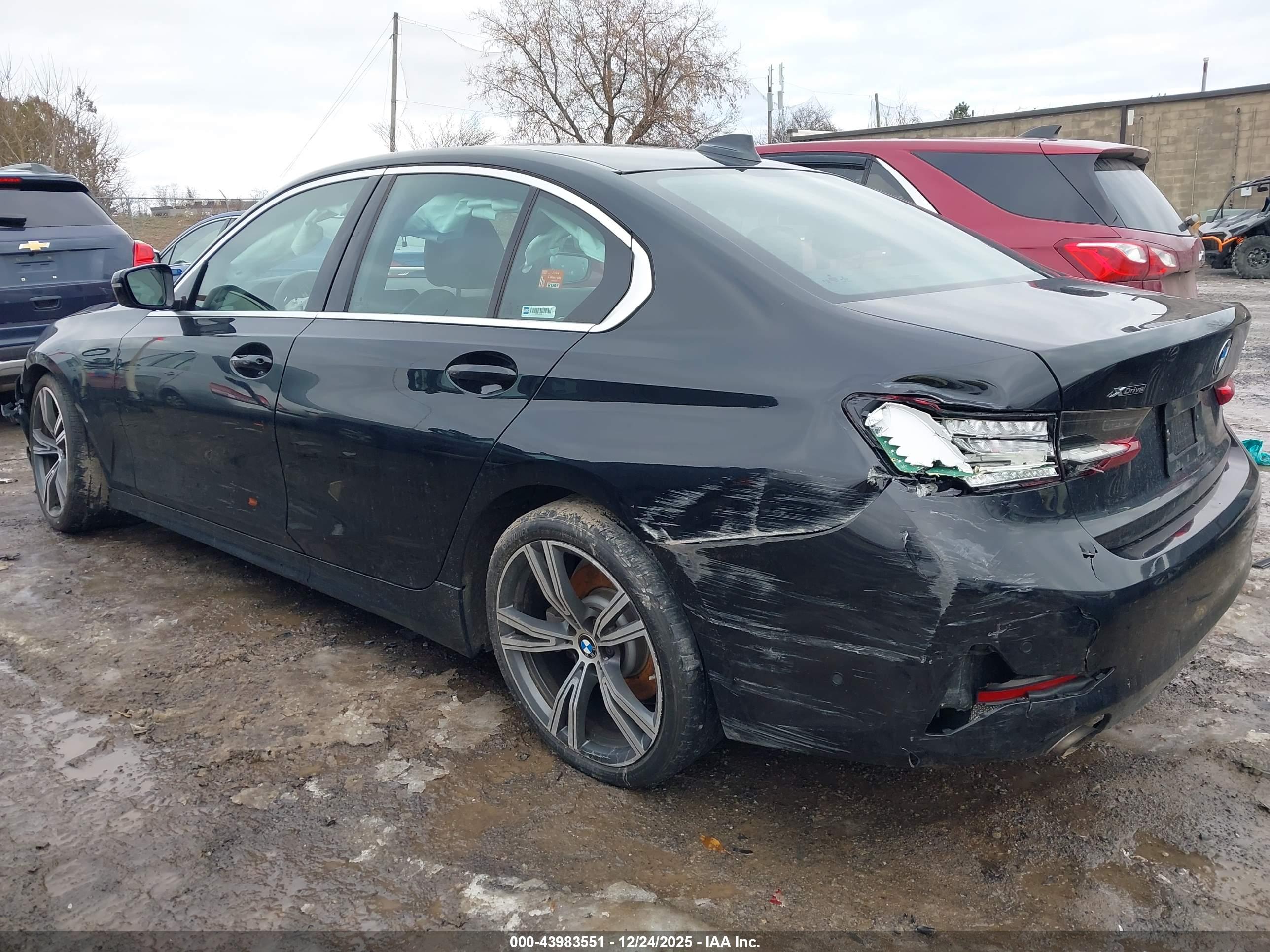 BMW 330I image 3
