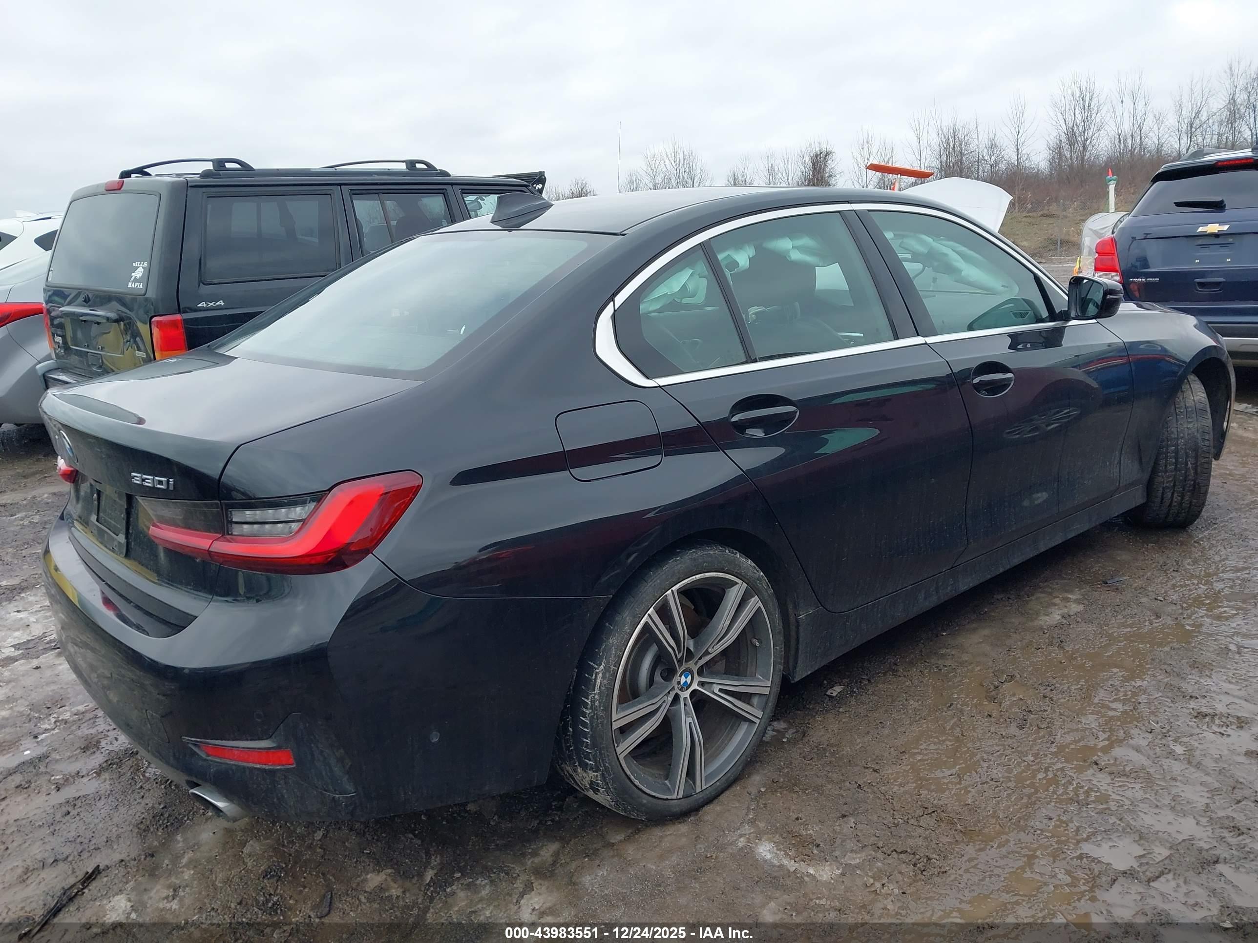 BMW 330I image 4