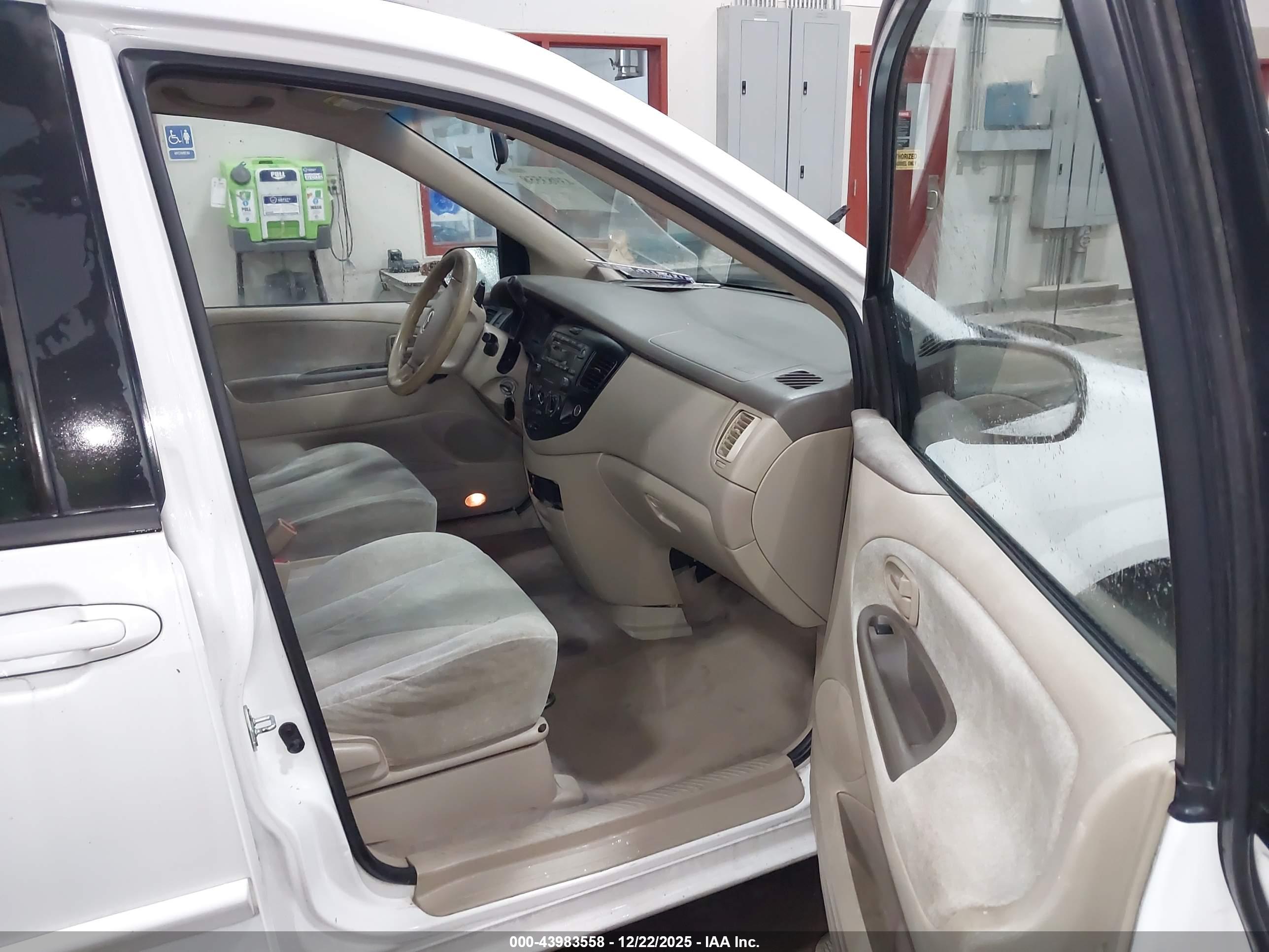 MAZDA MPV image 5