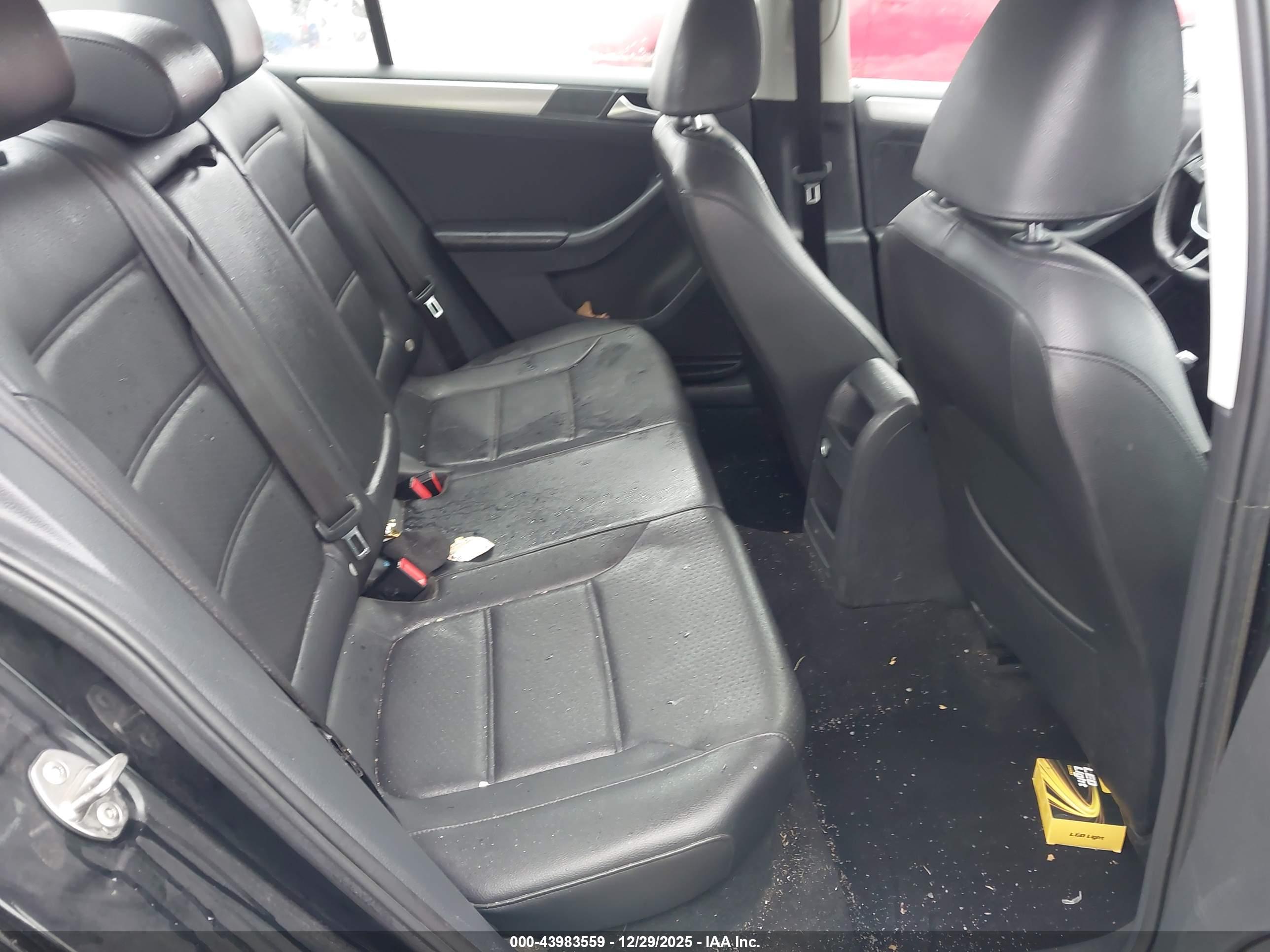 VOLKSWAGEN JETTA image 8