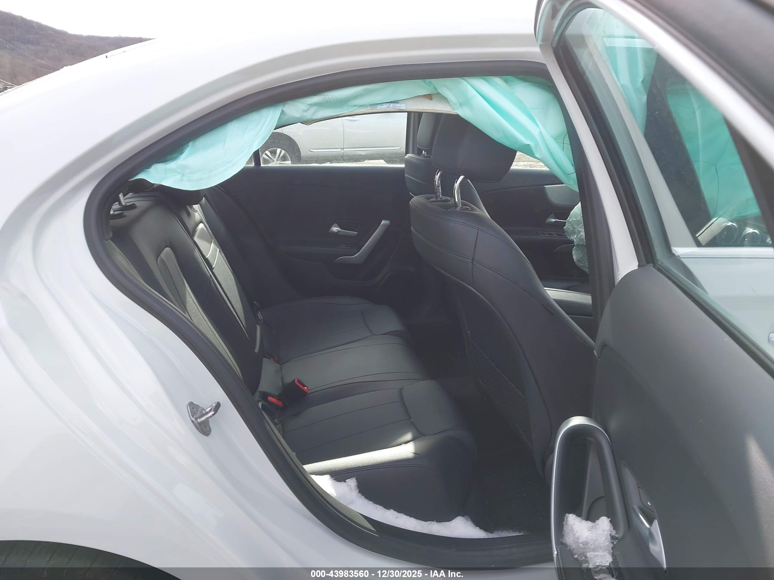 MERCEDES-BENZ A image 8