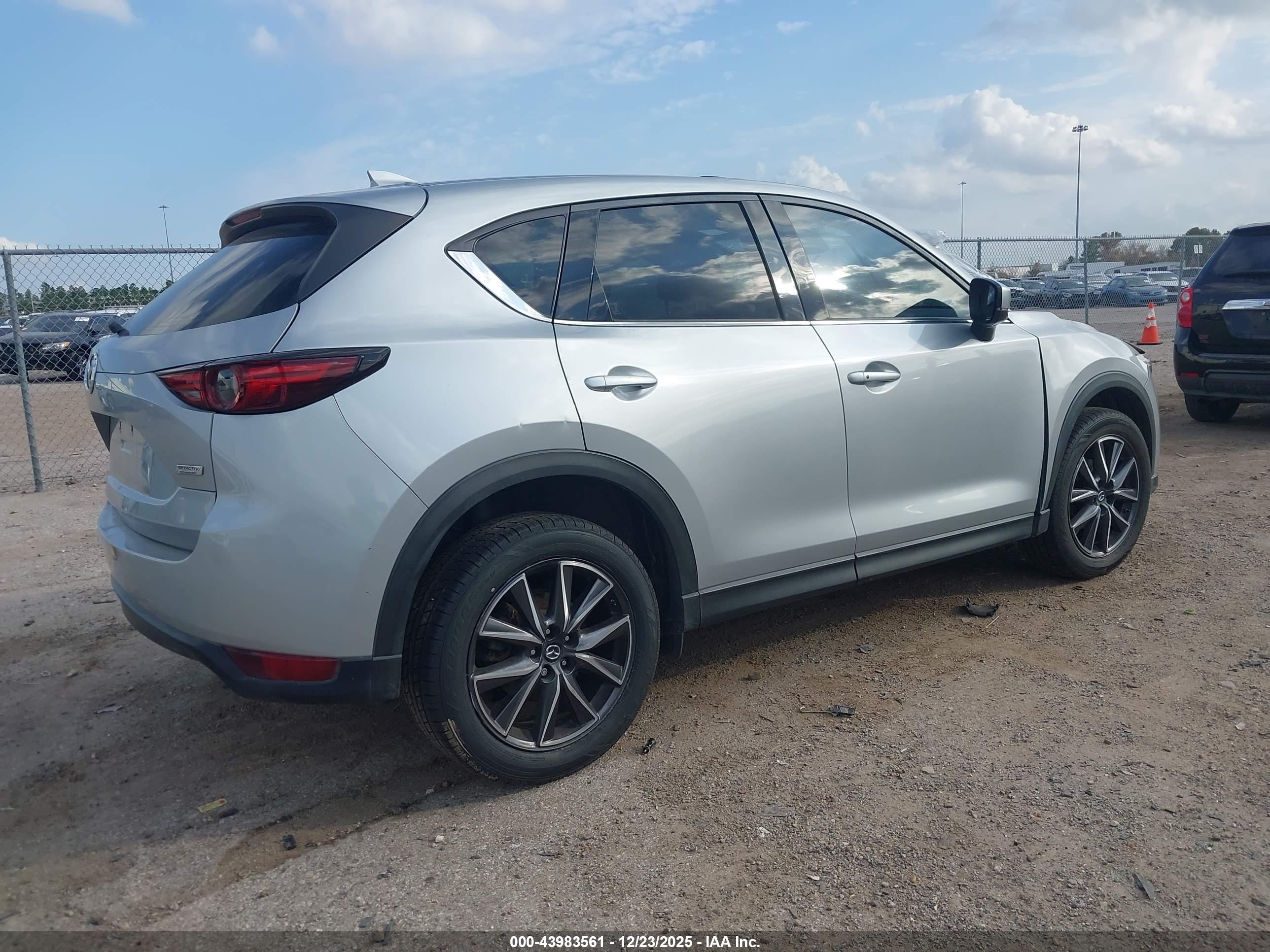 MAZDA CX-5 image 4