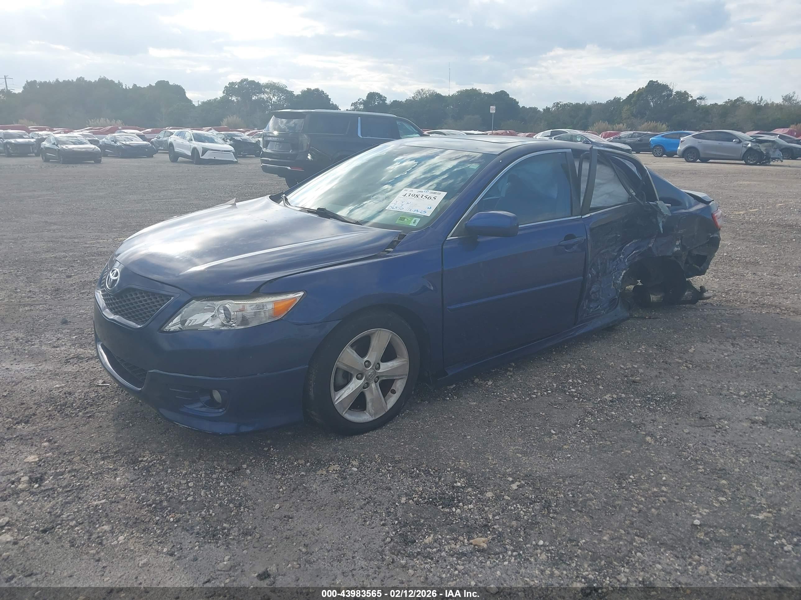 TOYOTA CAMRY image 2