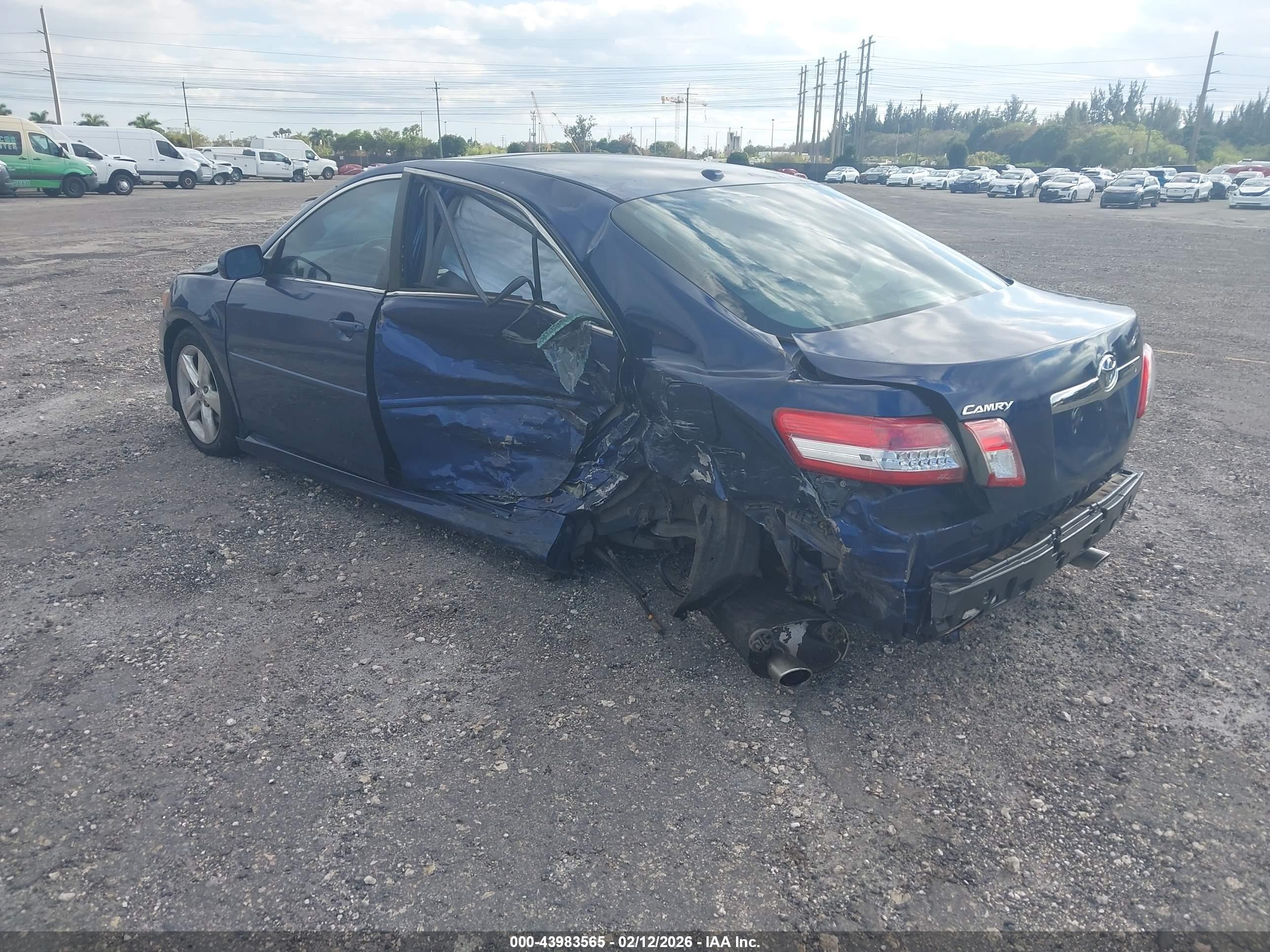 TOYOTA CAMRY image 3