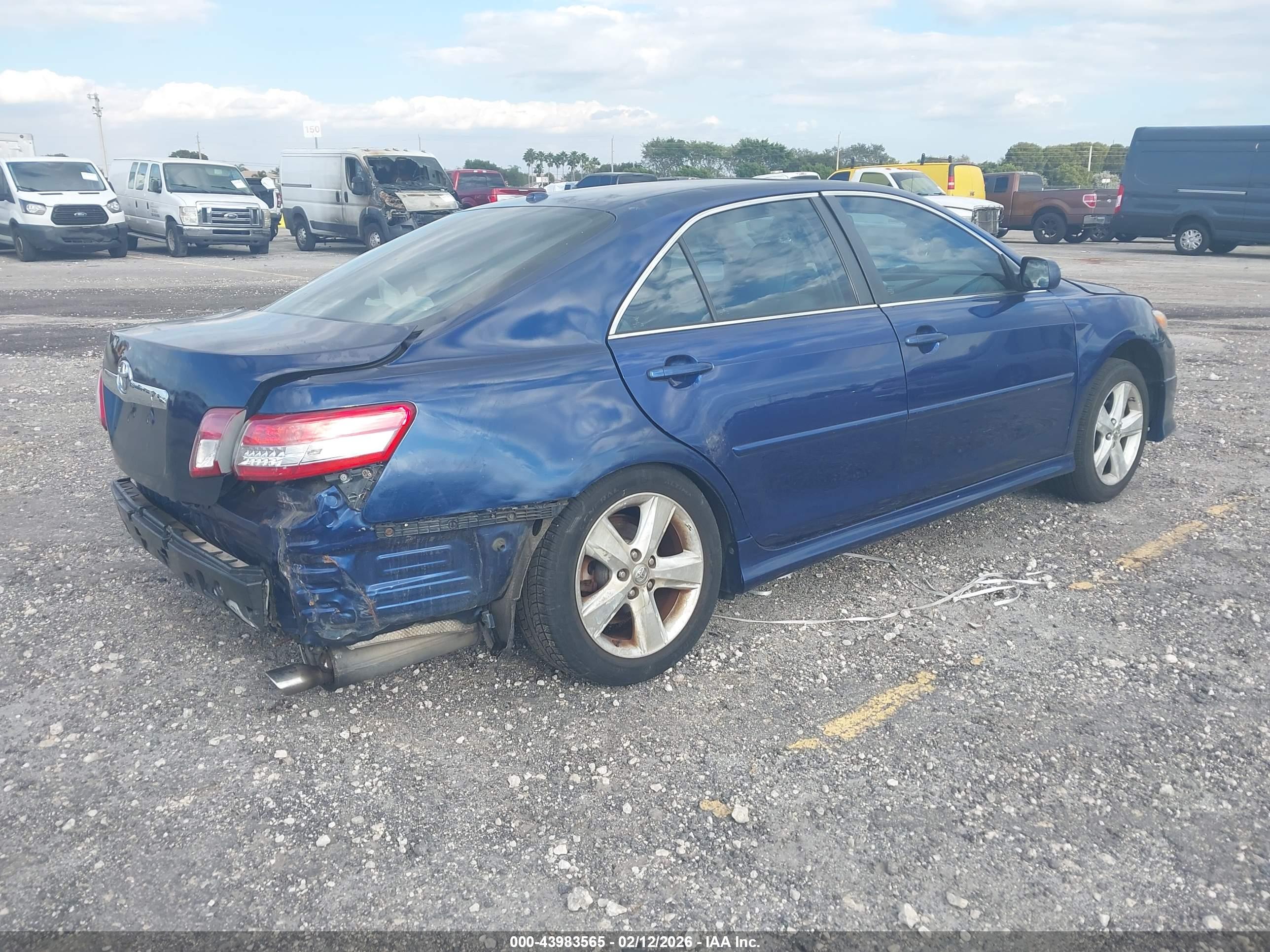 TOYOTA CAMRY image 4