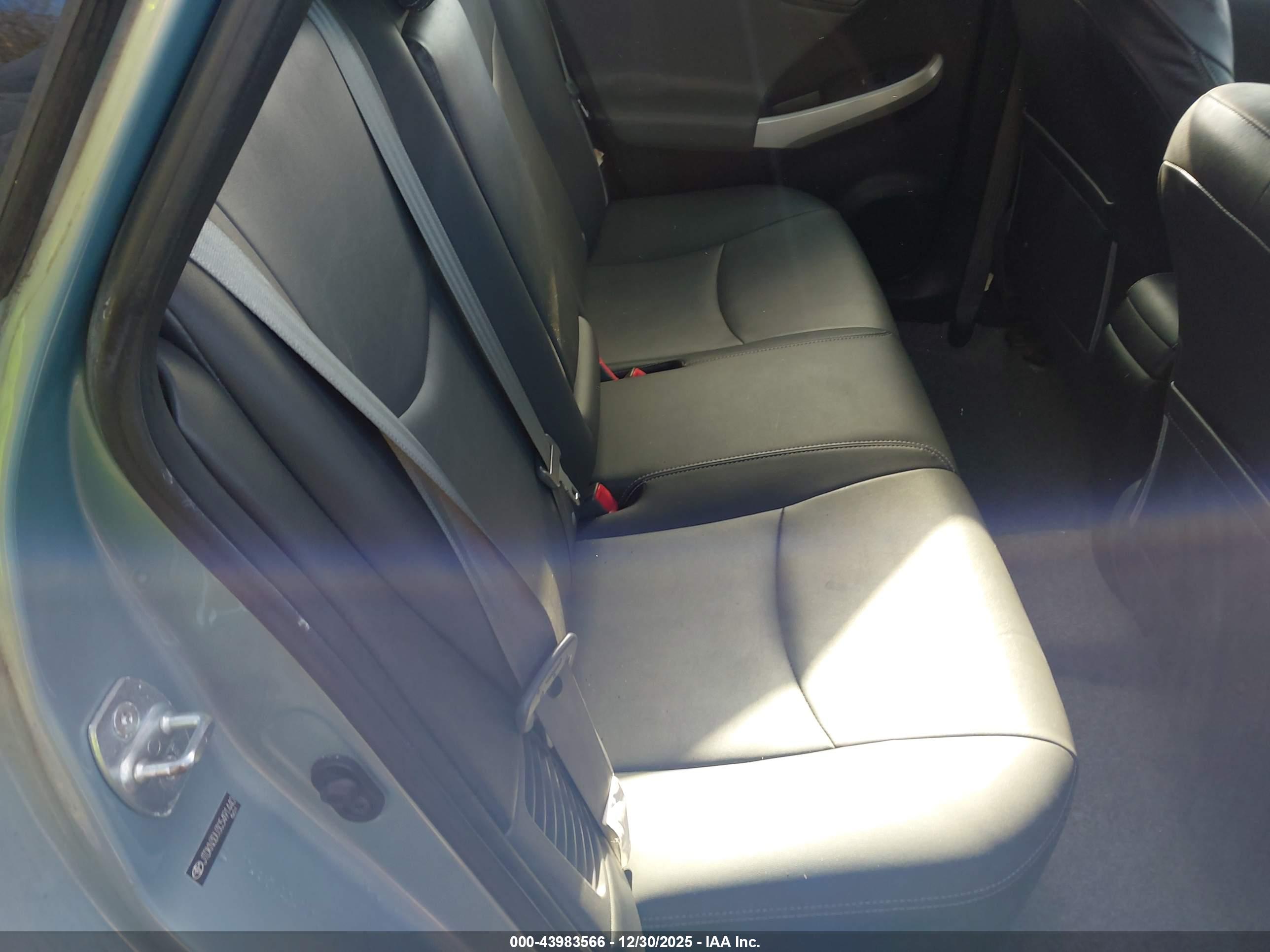 TOYOTA PRIUS image 8