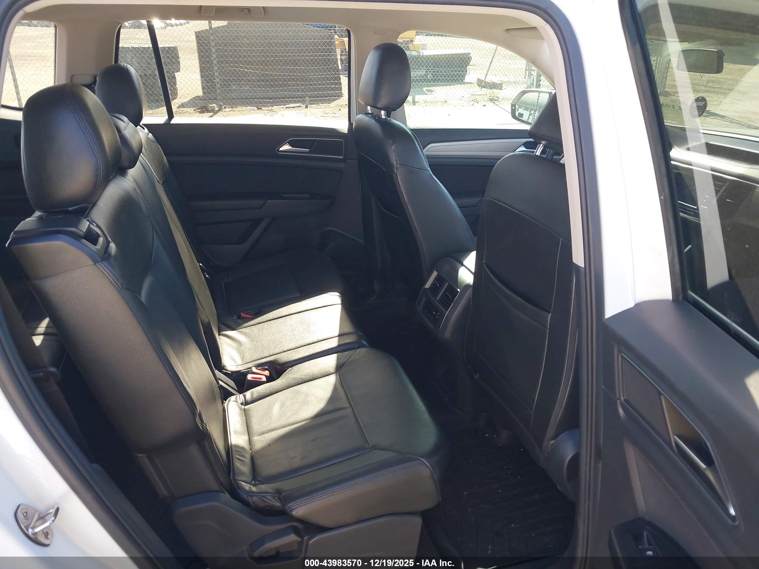 VOLKSWAGEN ATLAS image 8