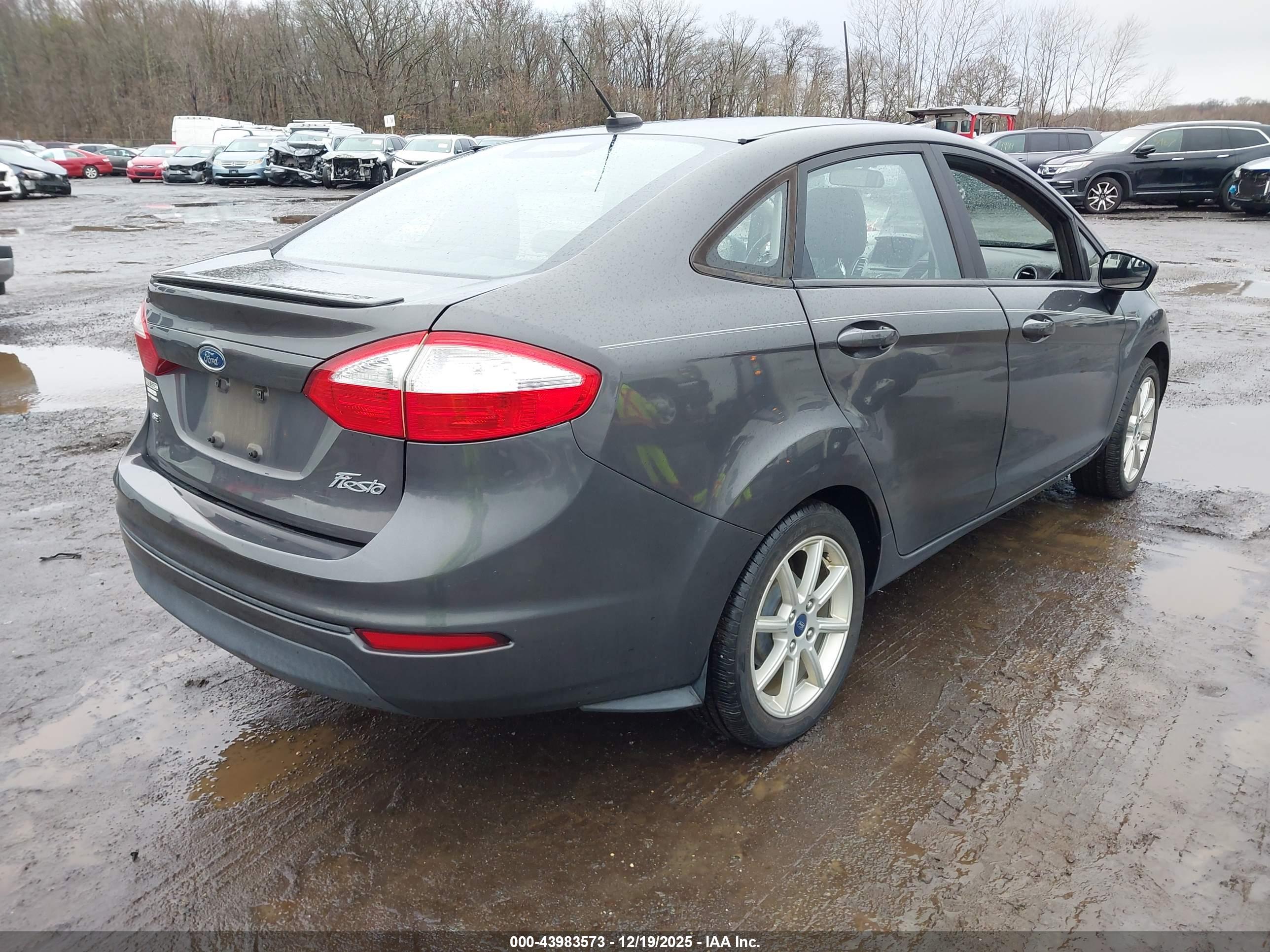 FORD FIESTA image 4