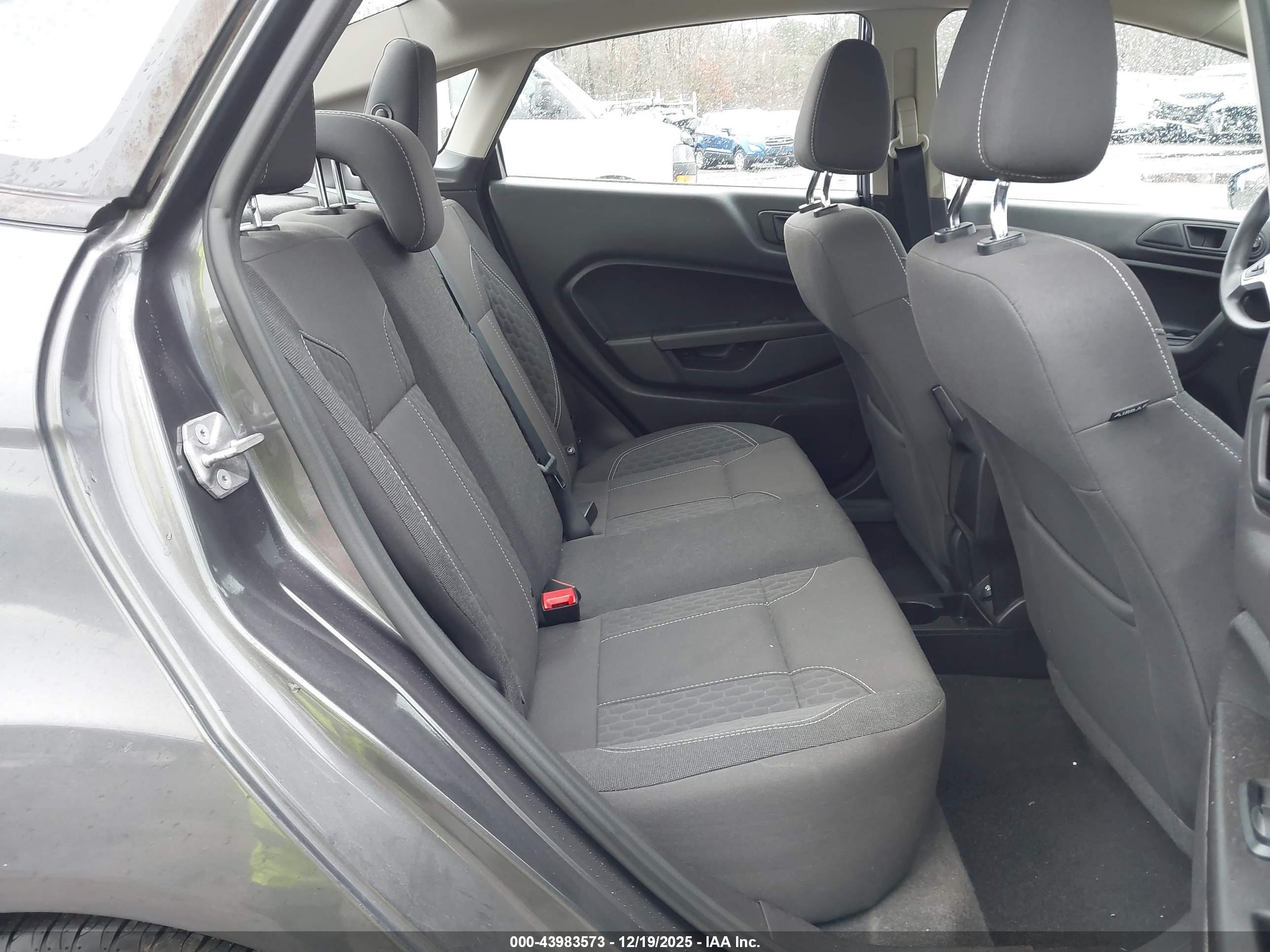 FORD FIESTA image 8
