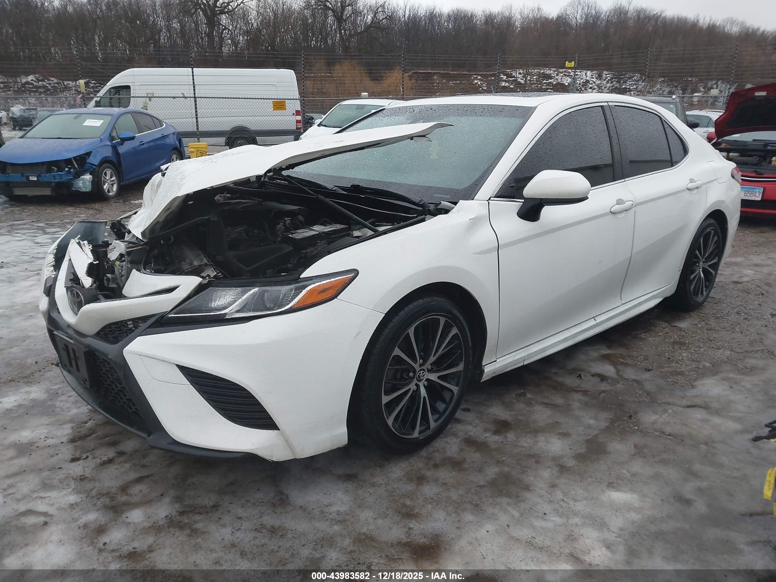 TOYOTA CAMRY image 2