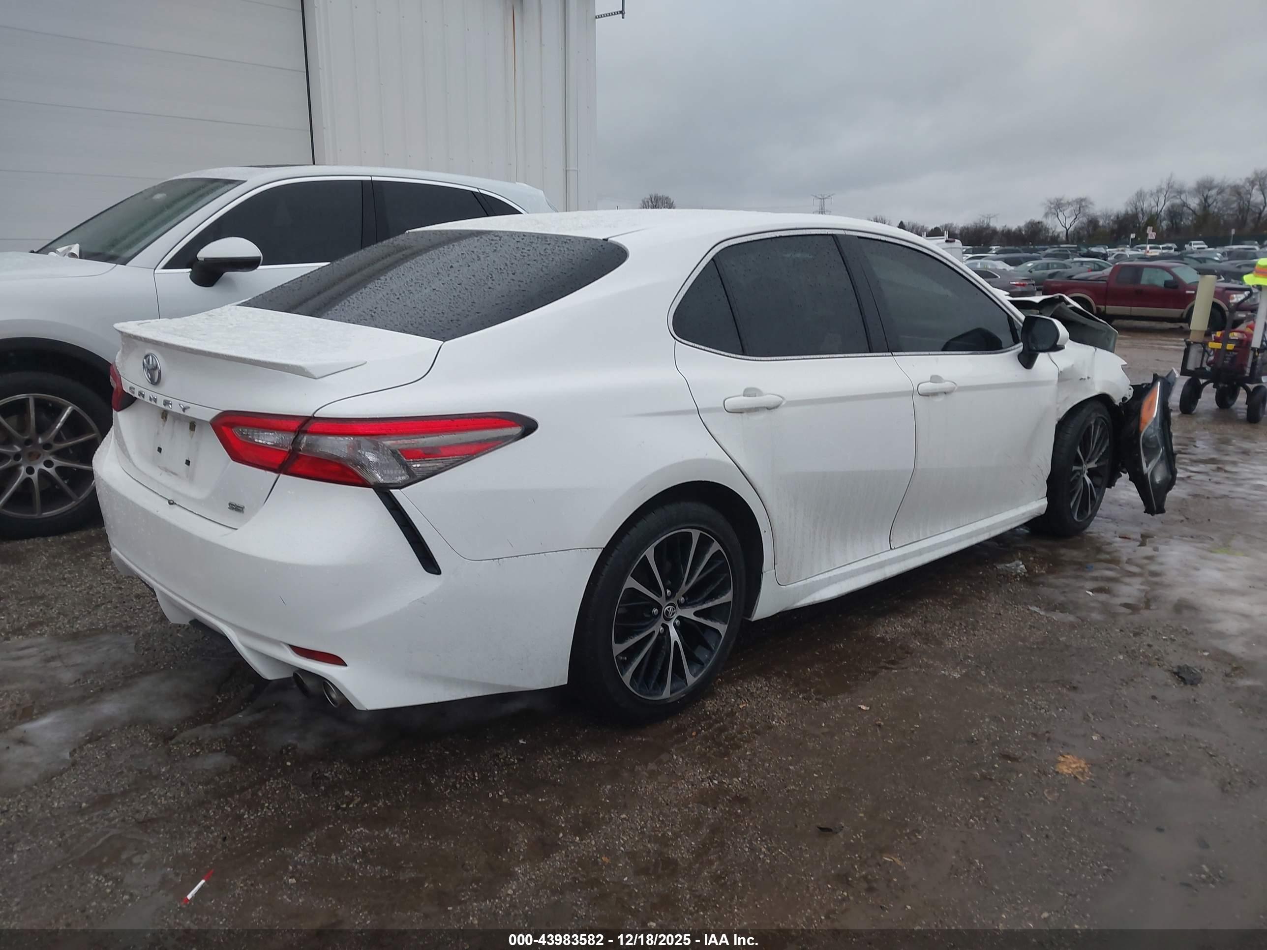 TOYOTA CAMRY image 4