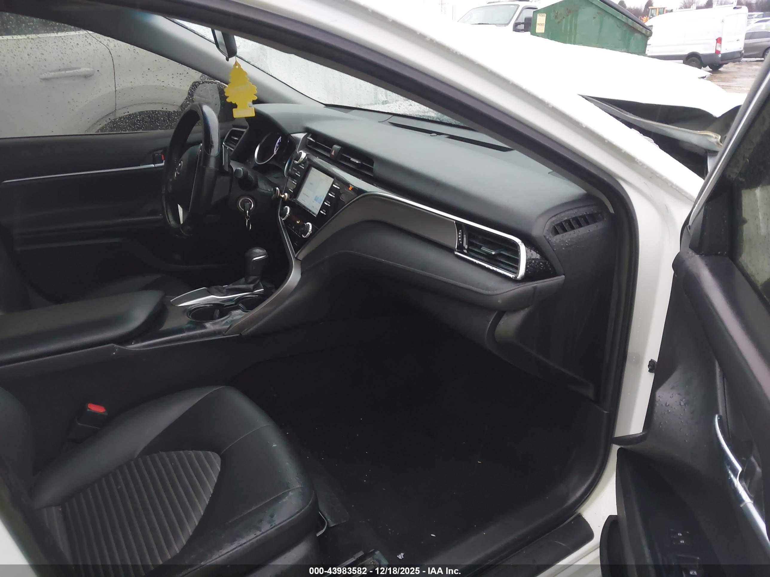 TOYOTA CAMRY image 5