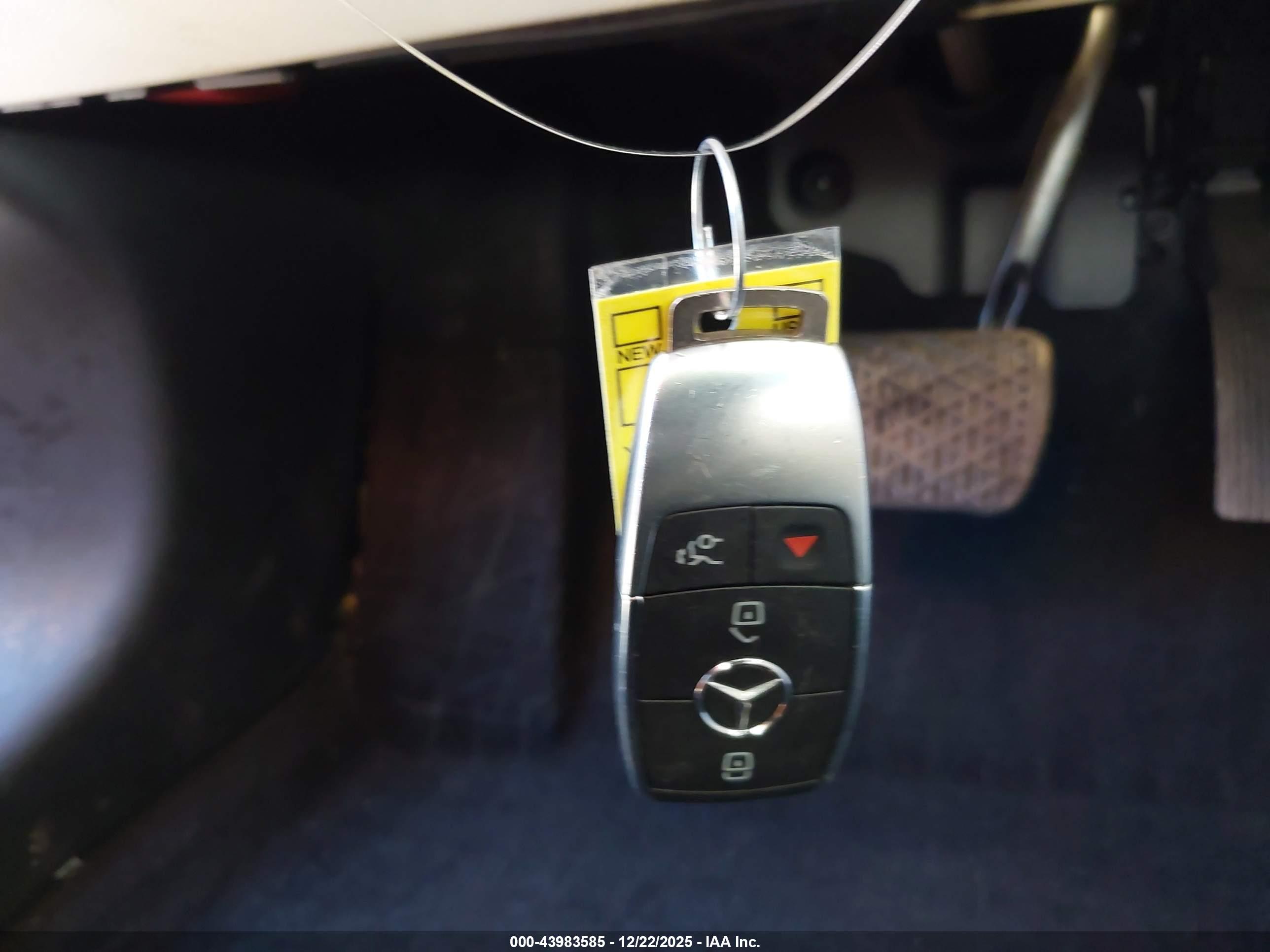 MERCEDES-BENZ EQB image 11
