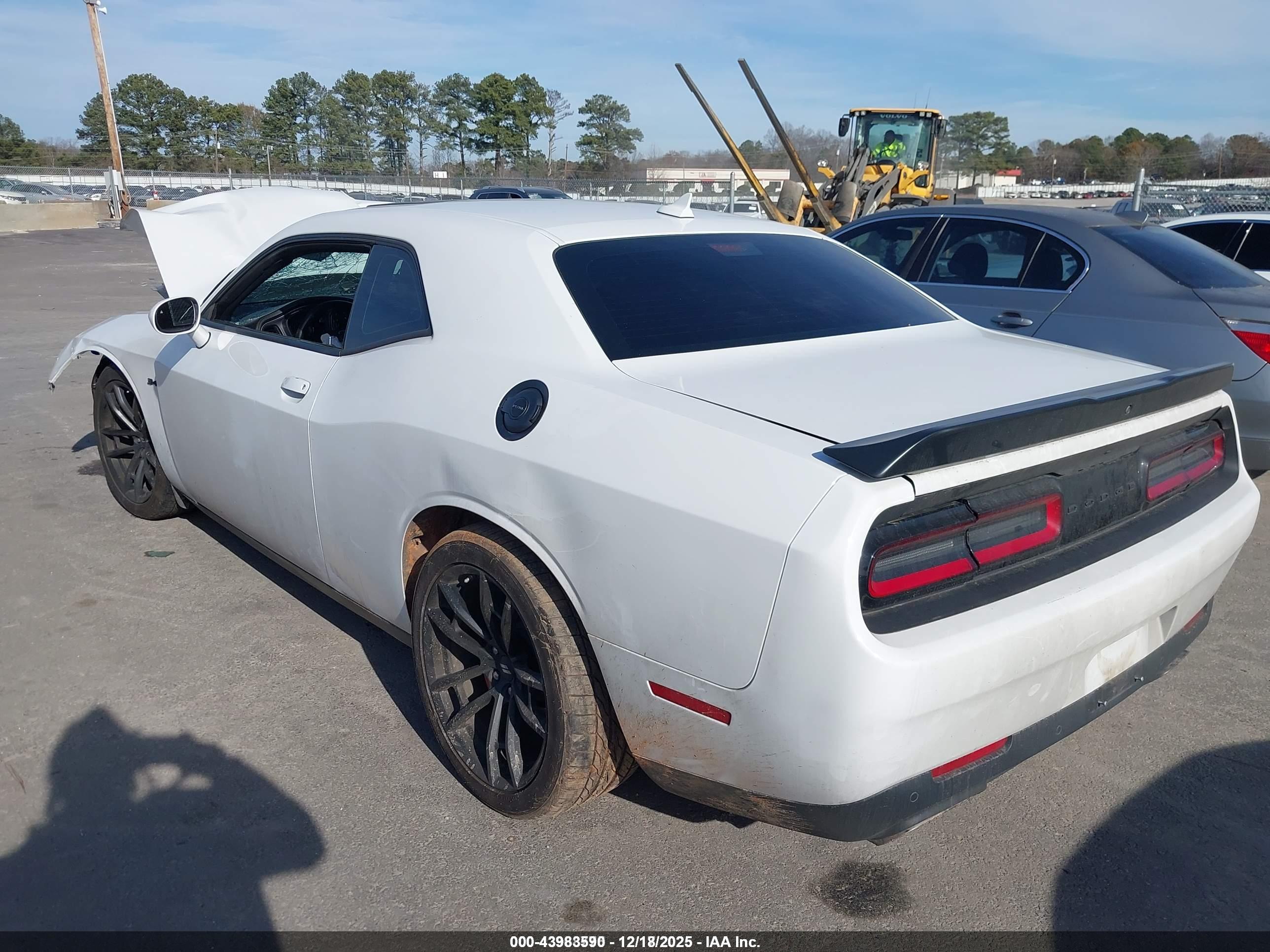 DODGE CHALLENGER image 3