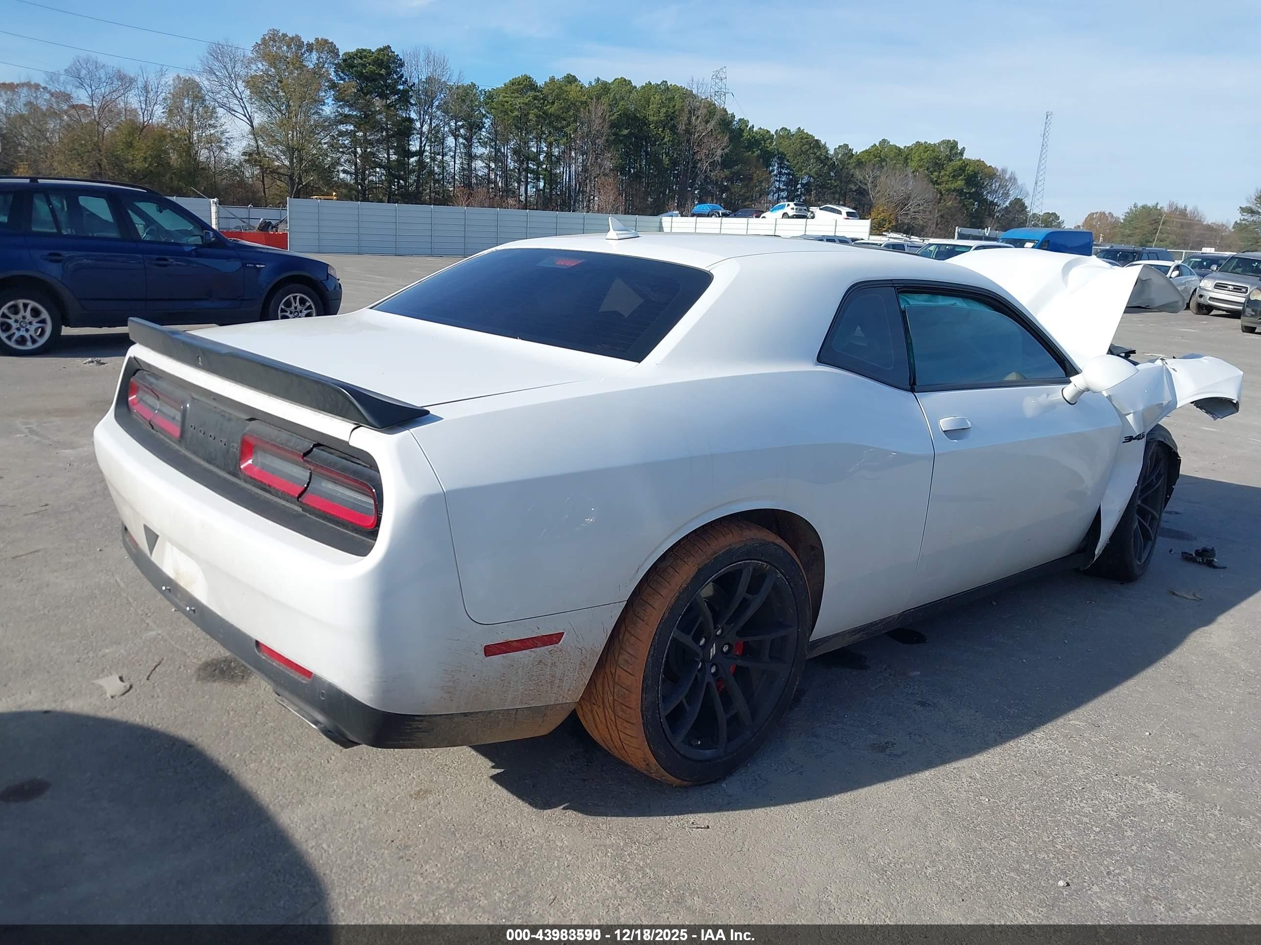 DODGE CHALLENGER image 4