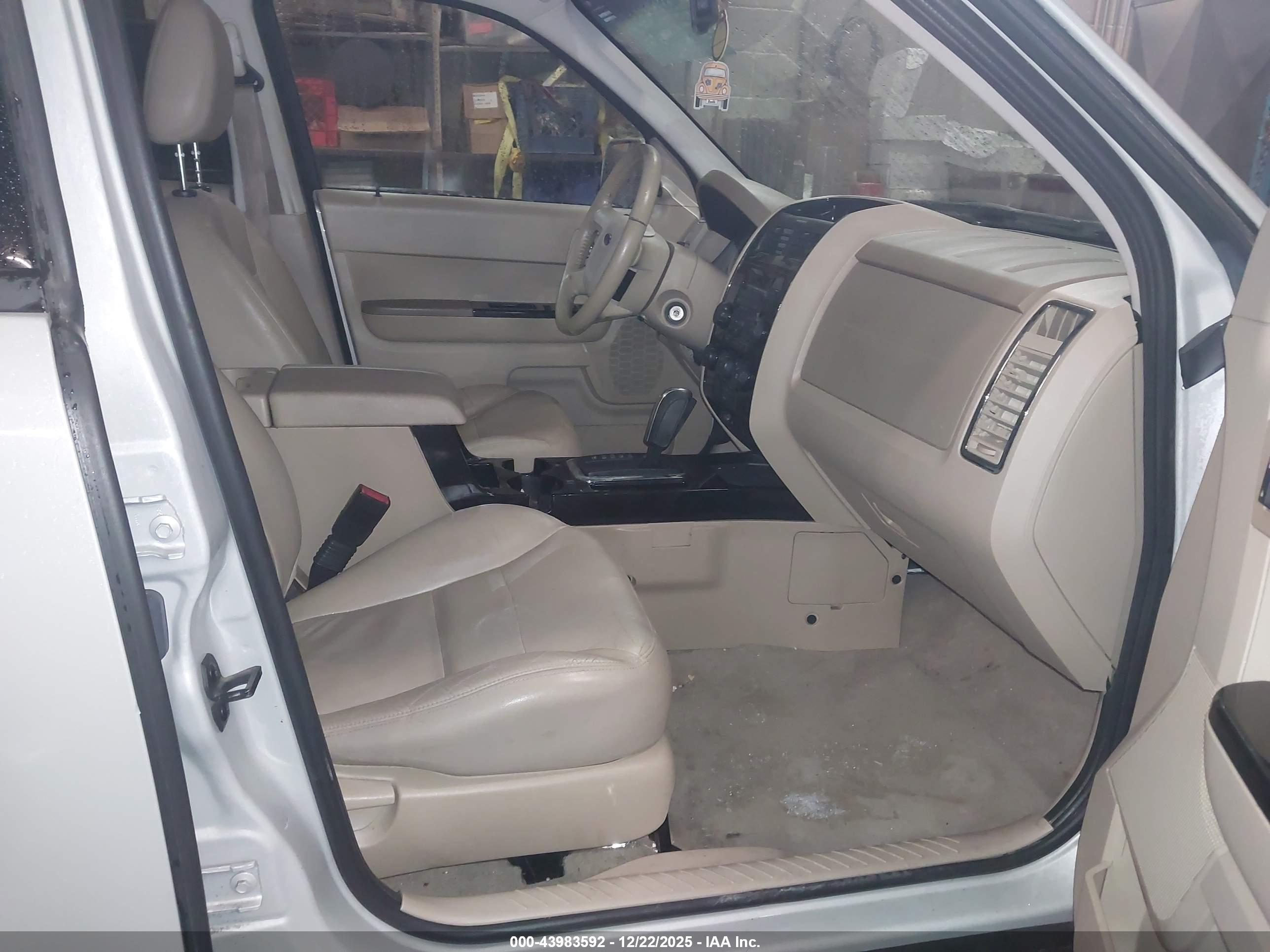 FORD ESCAPE image 5