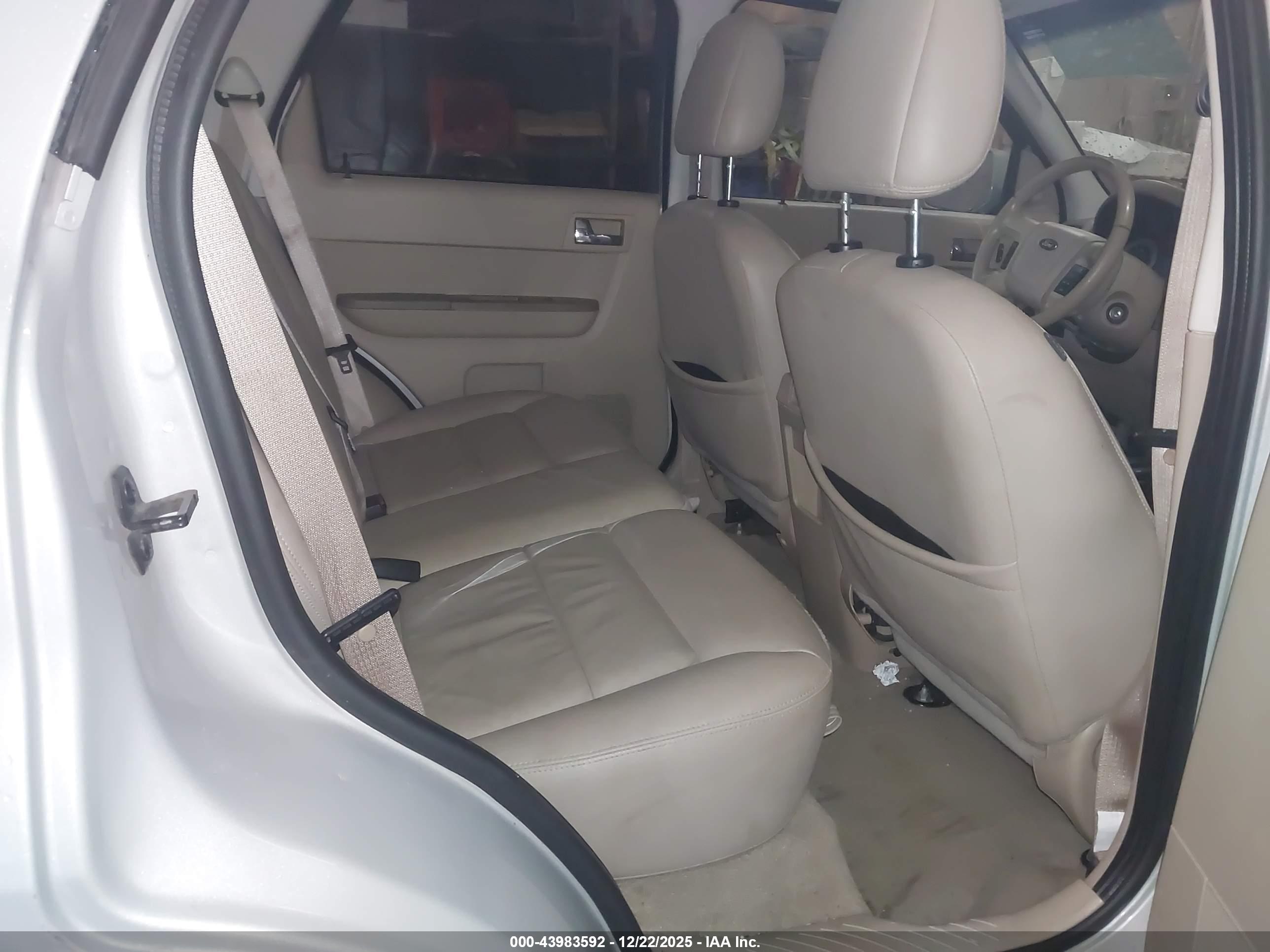 FORD ESCAPE image 8