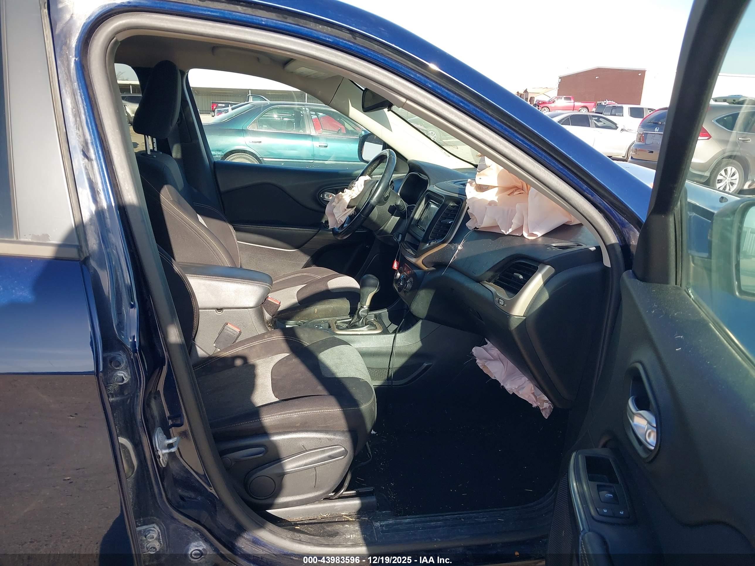 JEEP CHEROKEE image 5