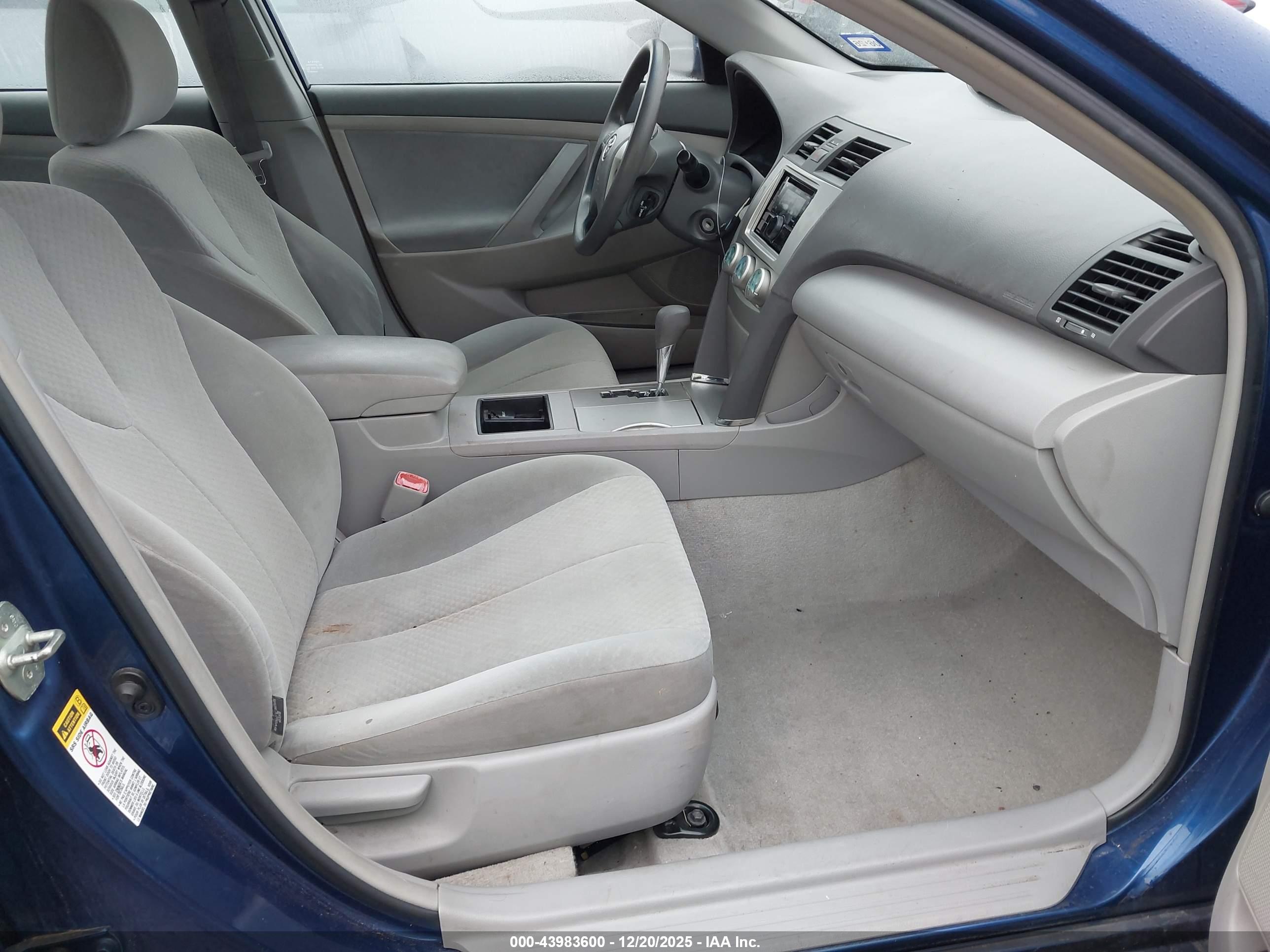 TOYOTA CAMRY image 5