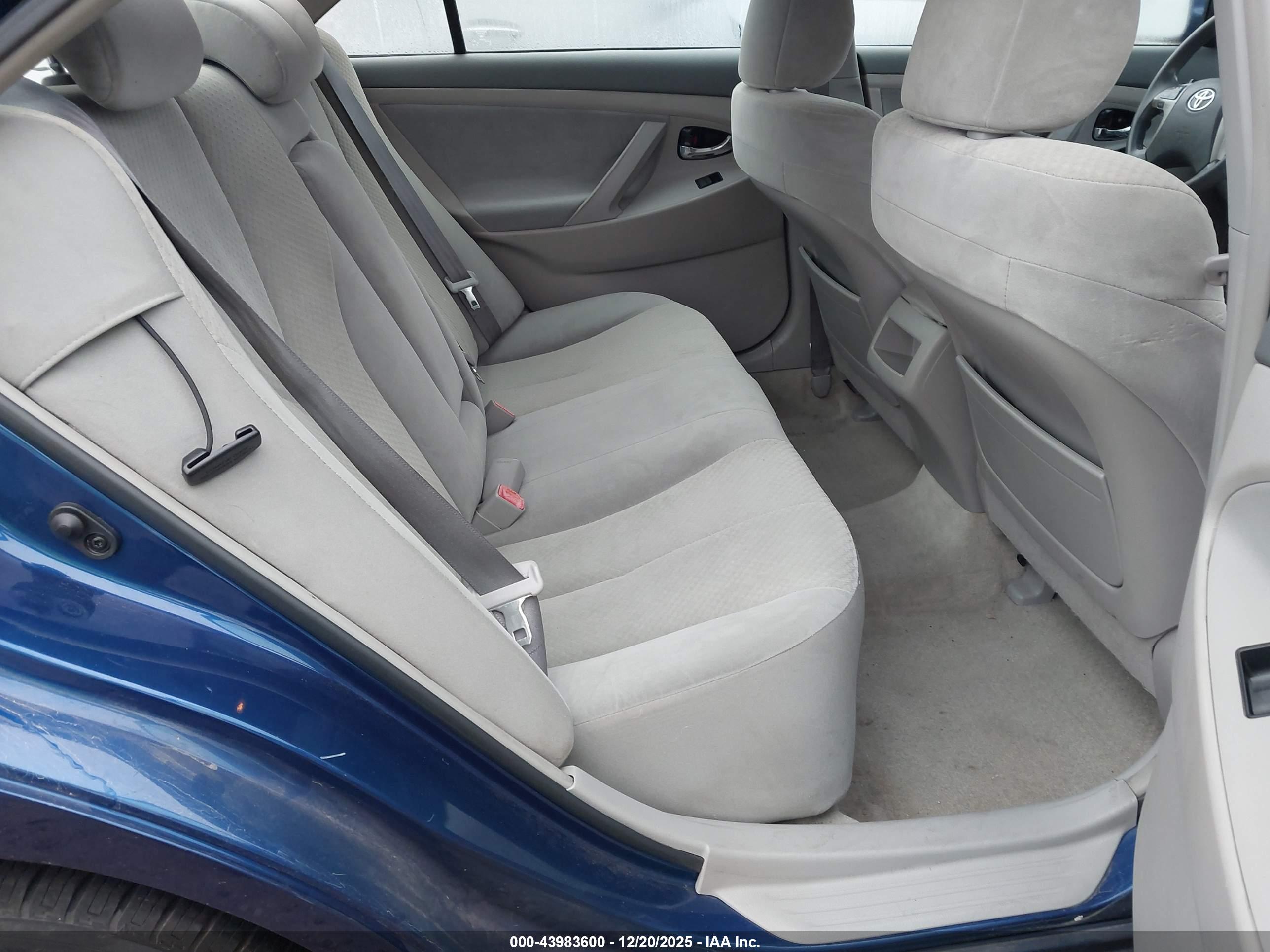 TOYOTA CAMRY image 8