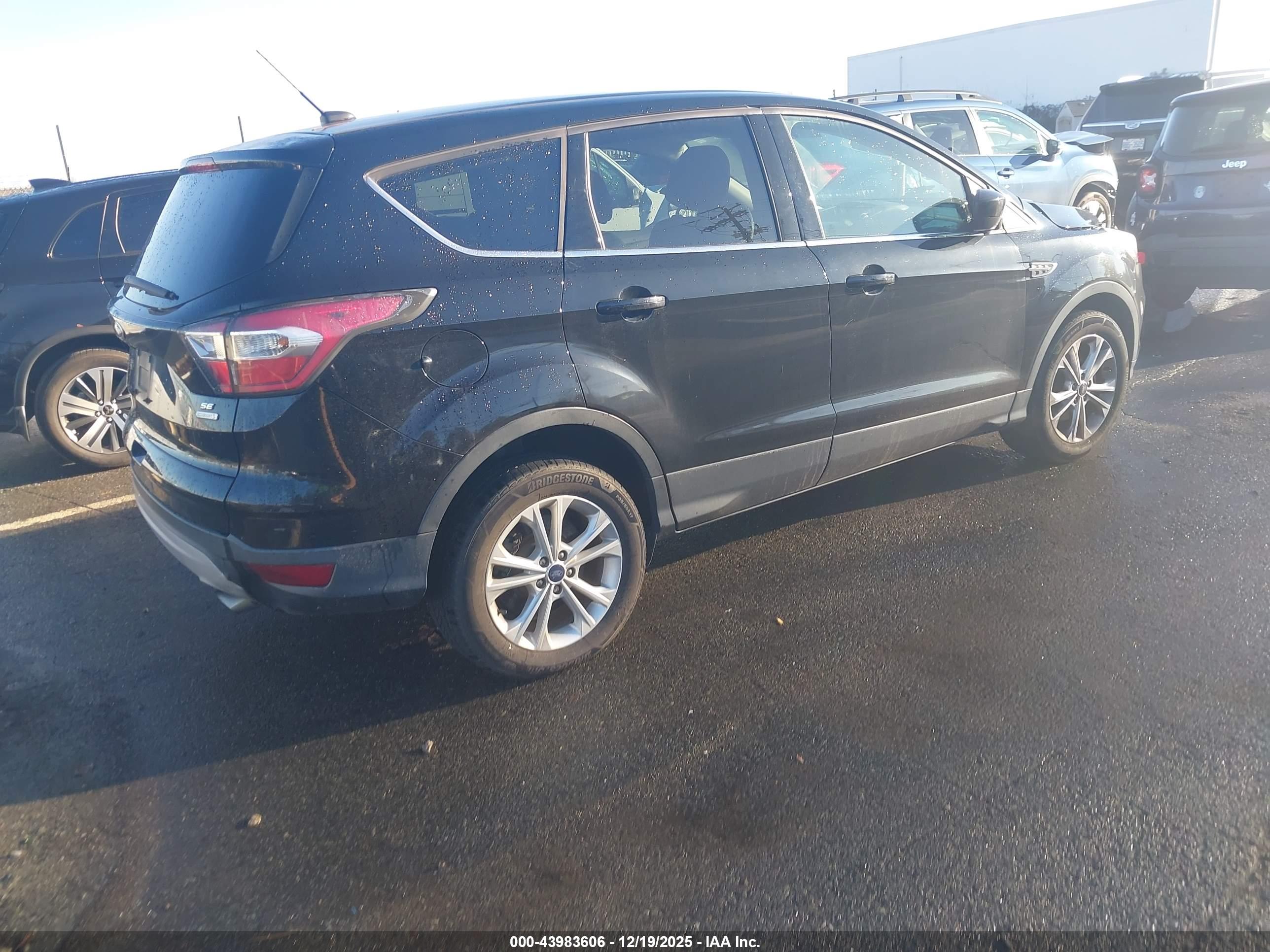 FORD ESCAPE image 4
