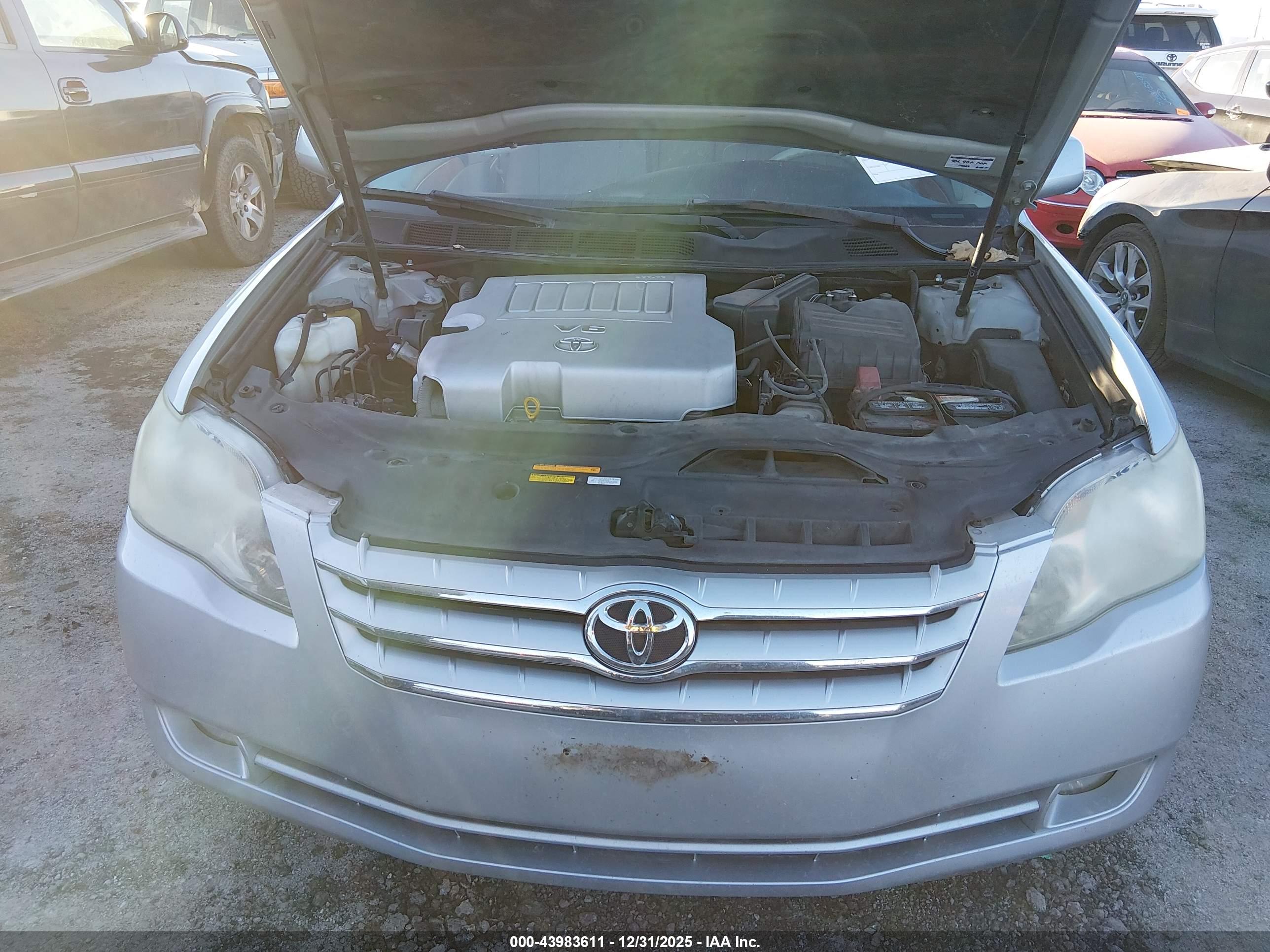 TOYOTA AVALON image 10