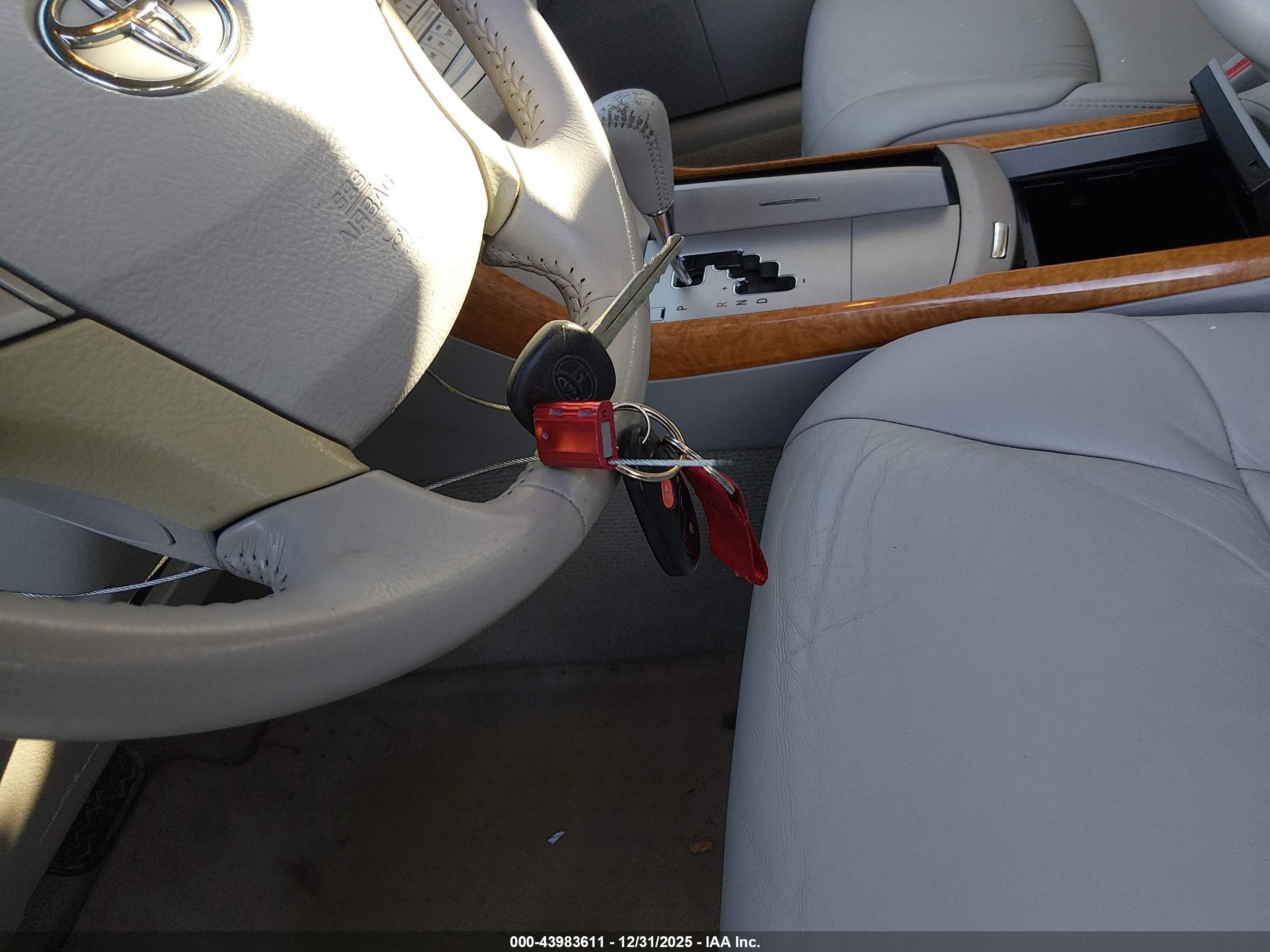 TOYOTA AVALON image 11