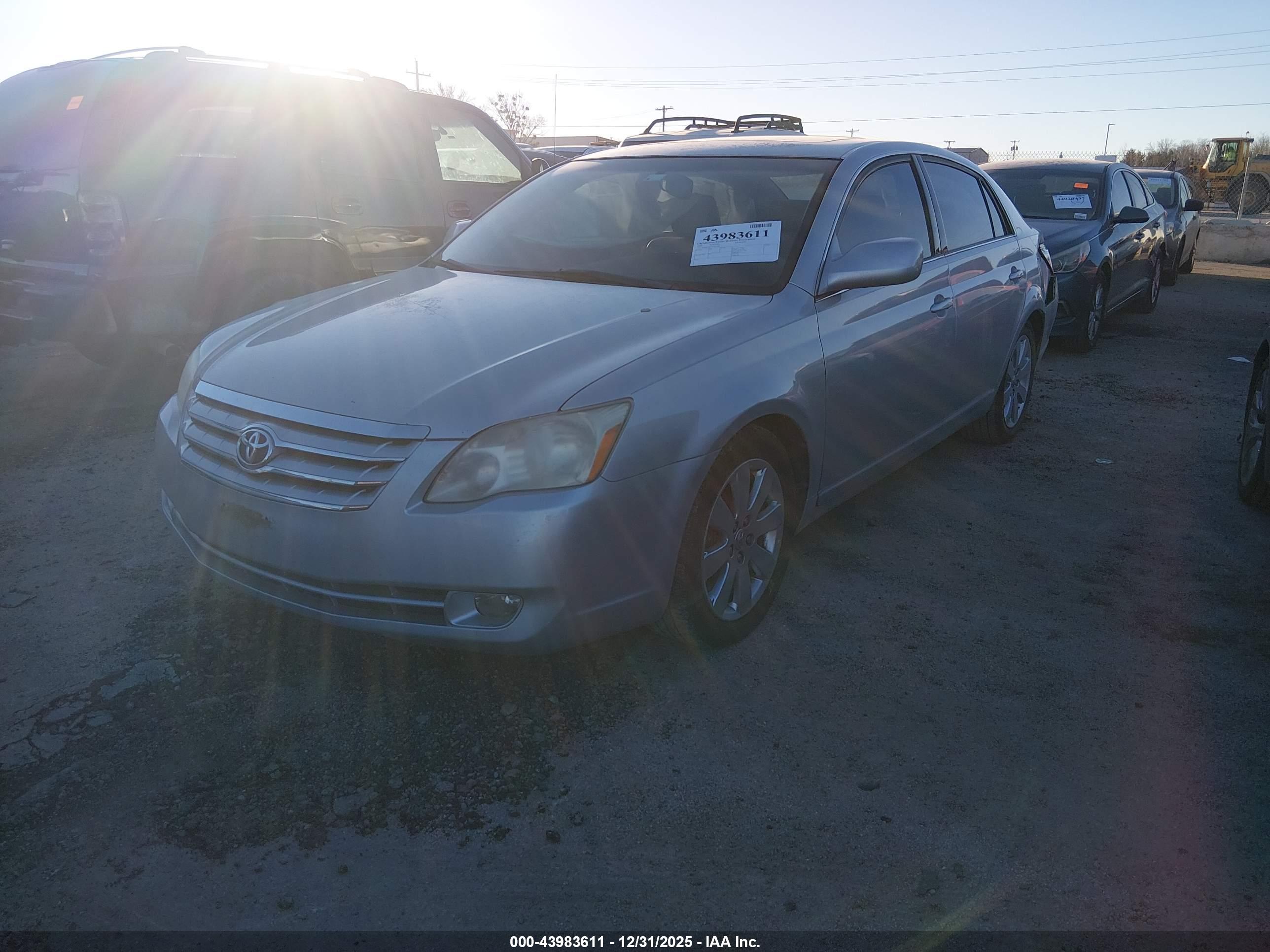 TOYOTA AVALON image 2