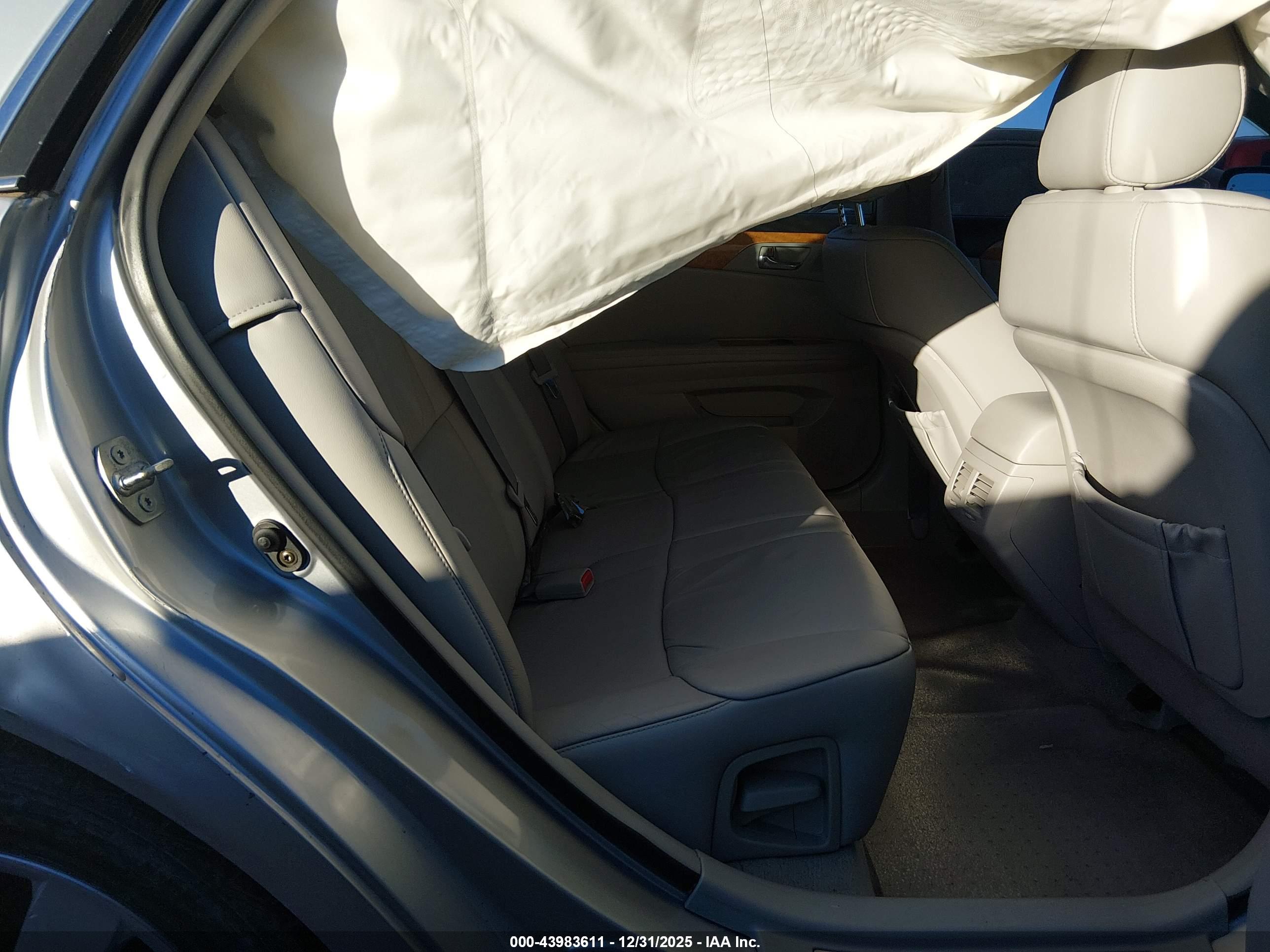 TOYOTA AVALON image 8
