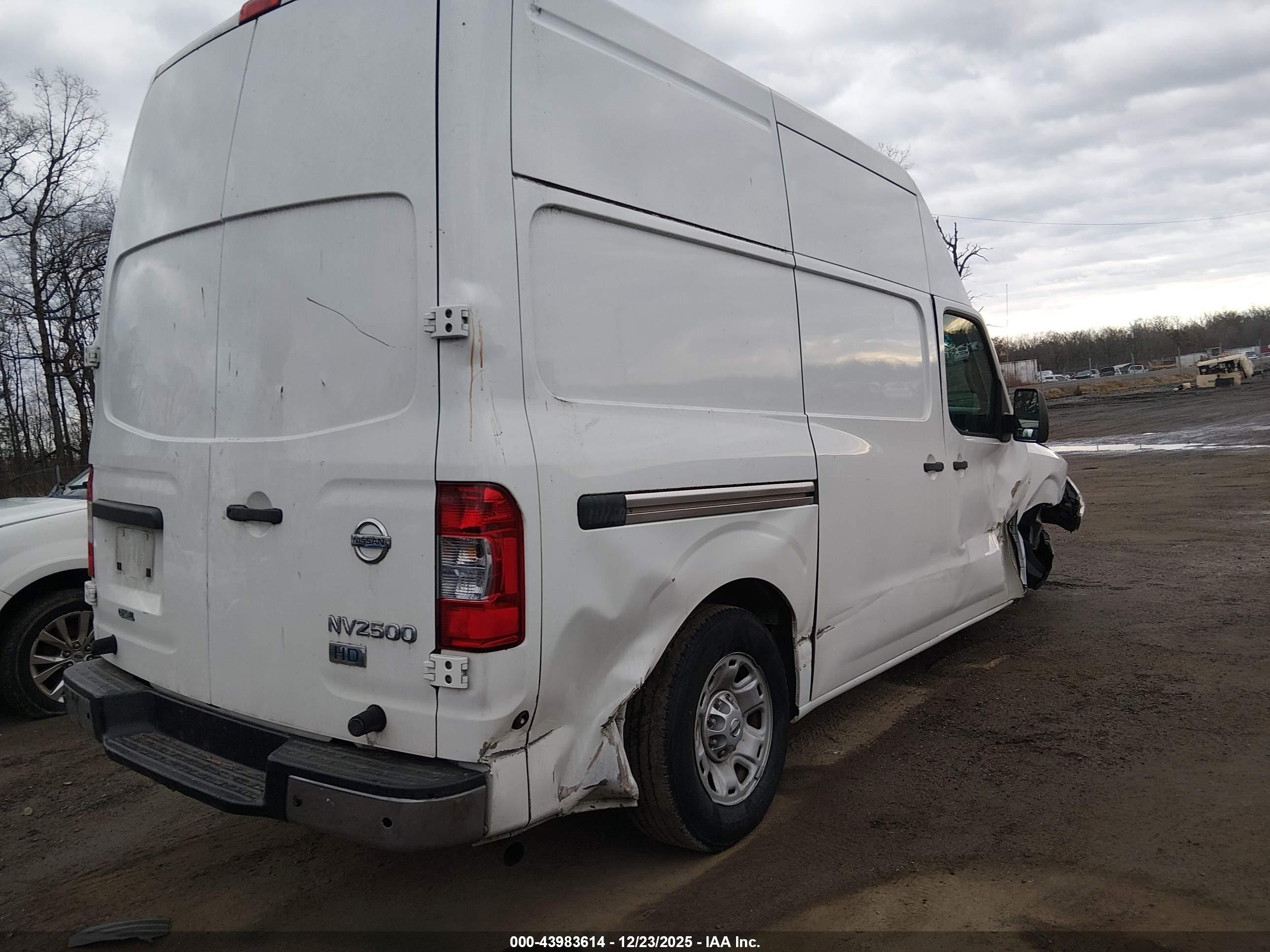 NISSAN NV image 4
