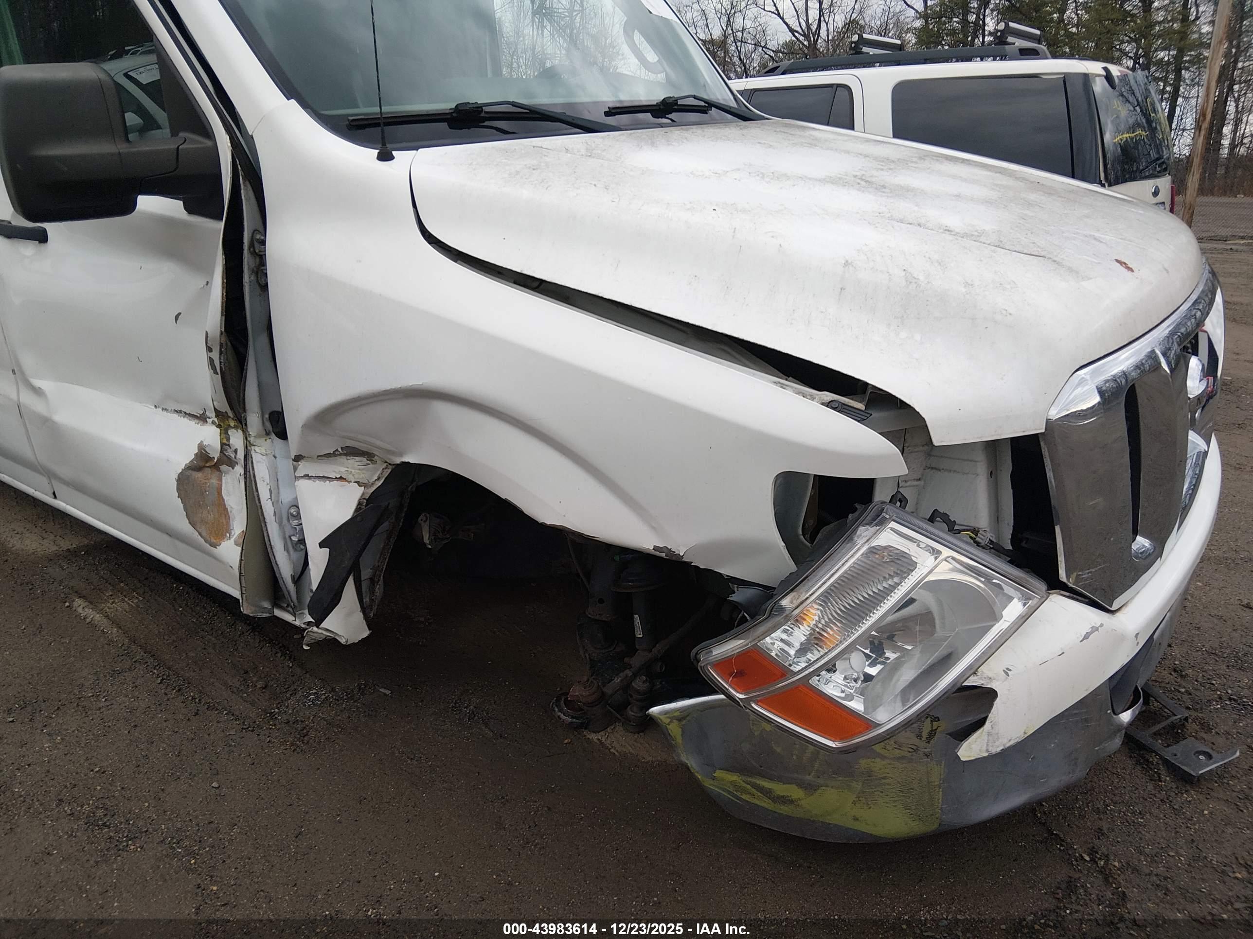 NISSAN NV image 6