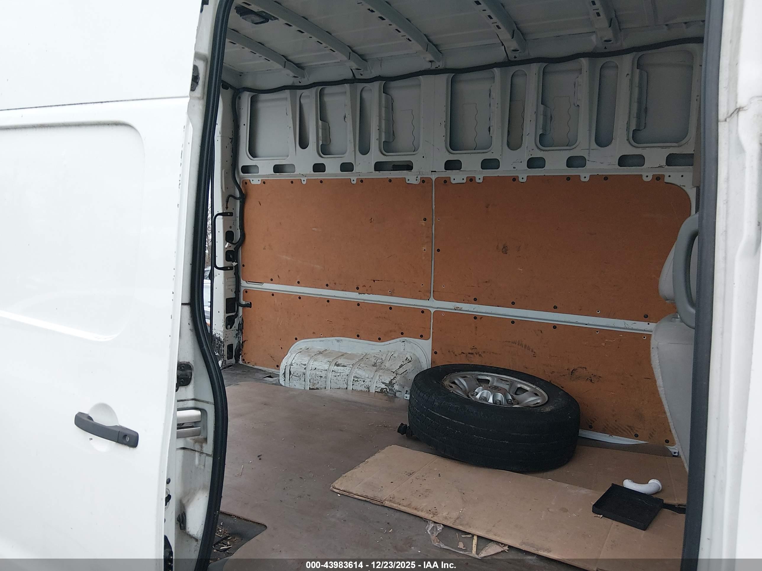 NISSAN NV image 8